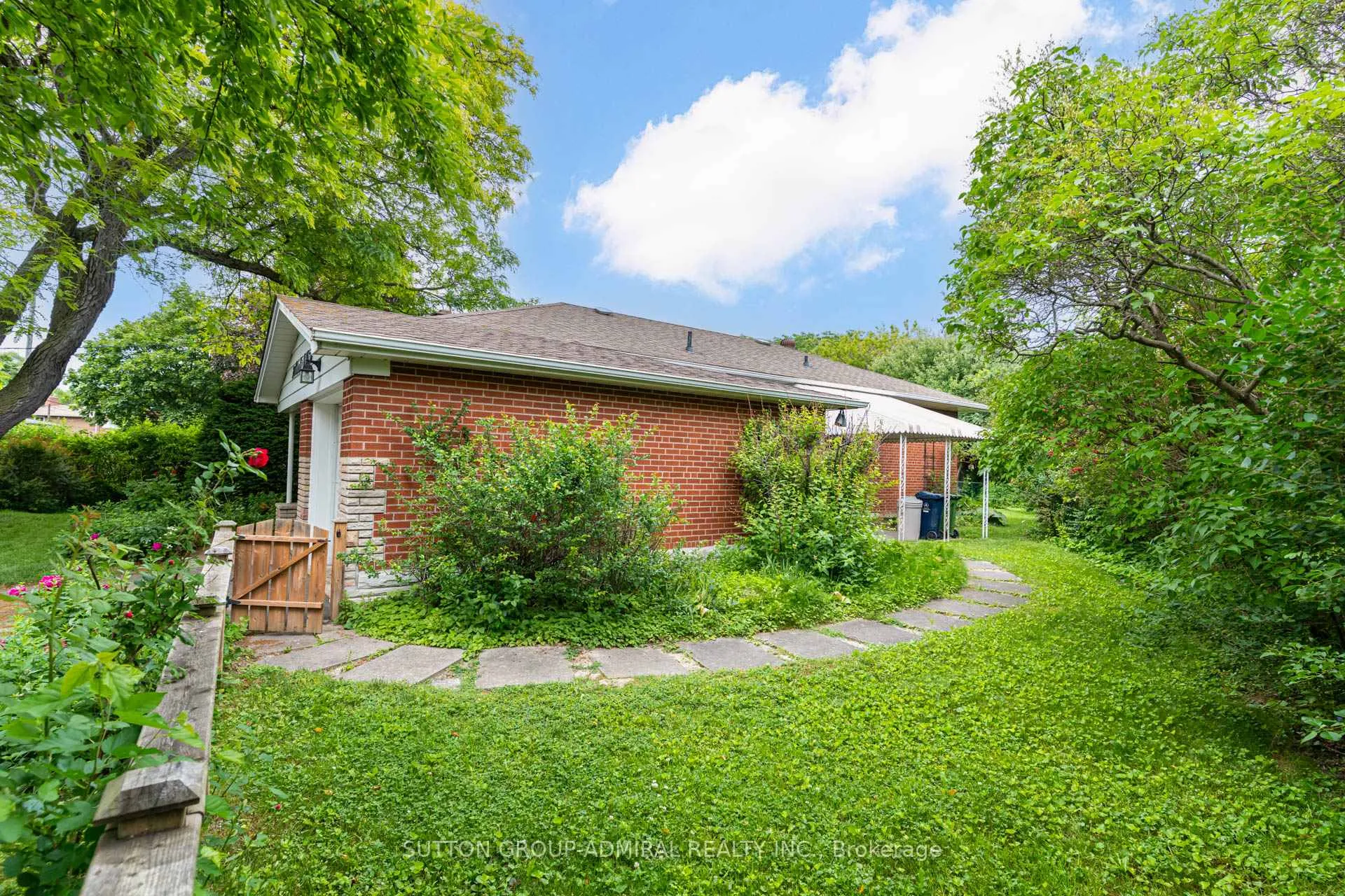 Photo 27 of 72 Cornerbrook Drive, North York, Parkwoods-Donalda — HOMEH