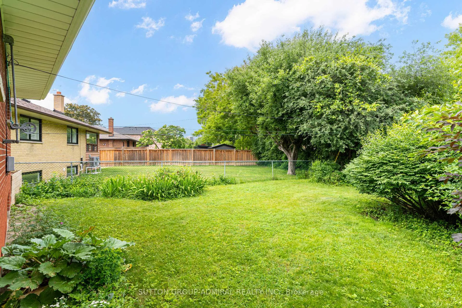Photo 29 of 72 Cornerbrook Drive, North York, Parkwoods-Donalda — HOMEH