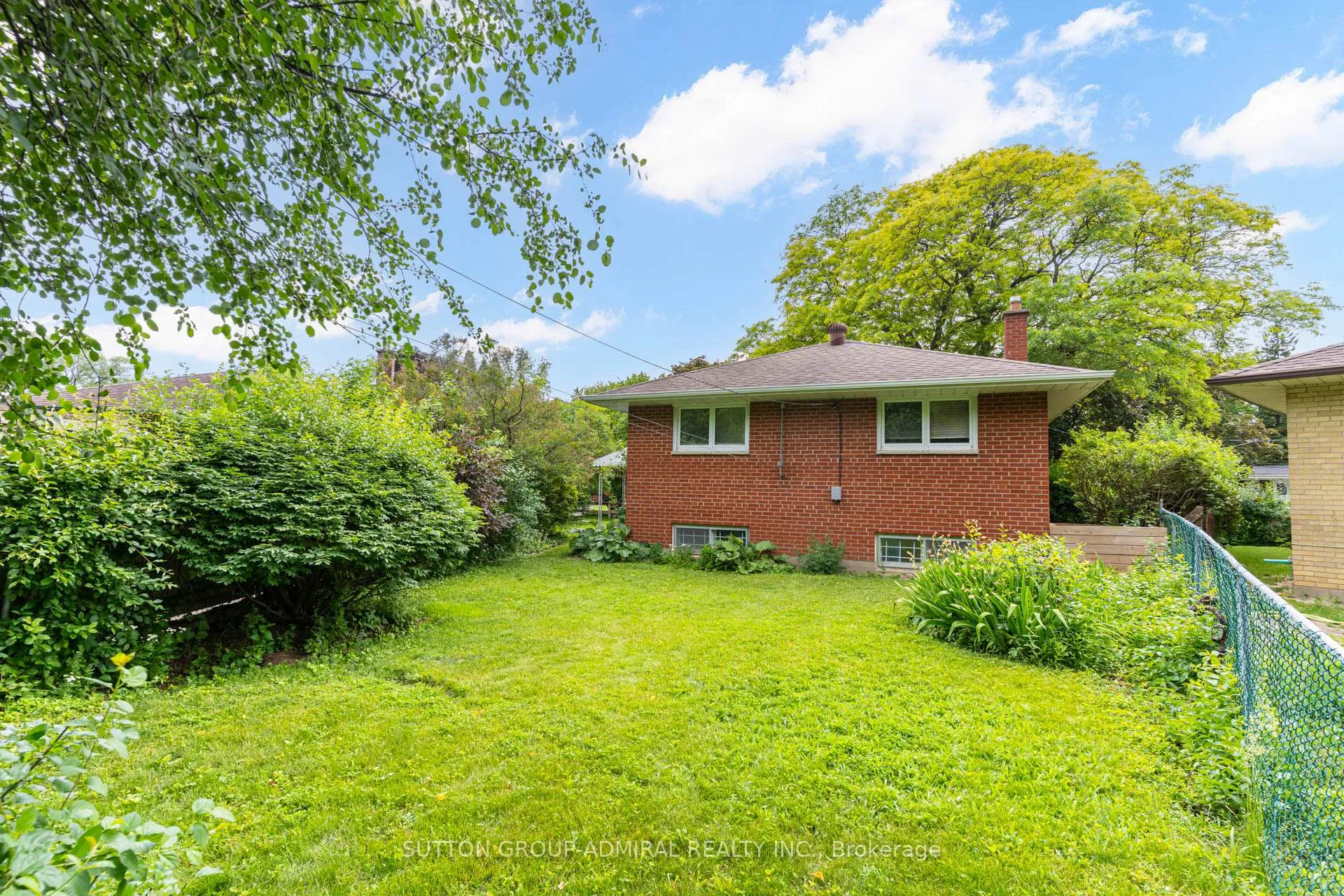 Photo 32 of 72 Cornerbrook Drive, North York, Parkwoods-Donalda — HOMEH