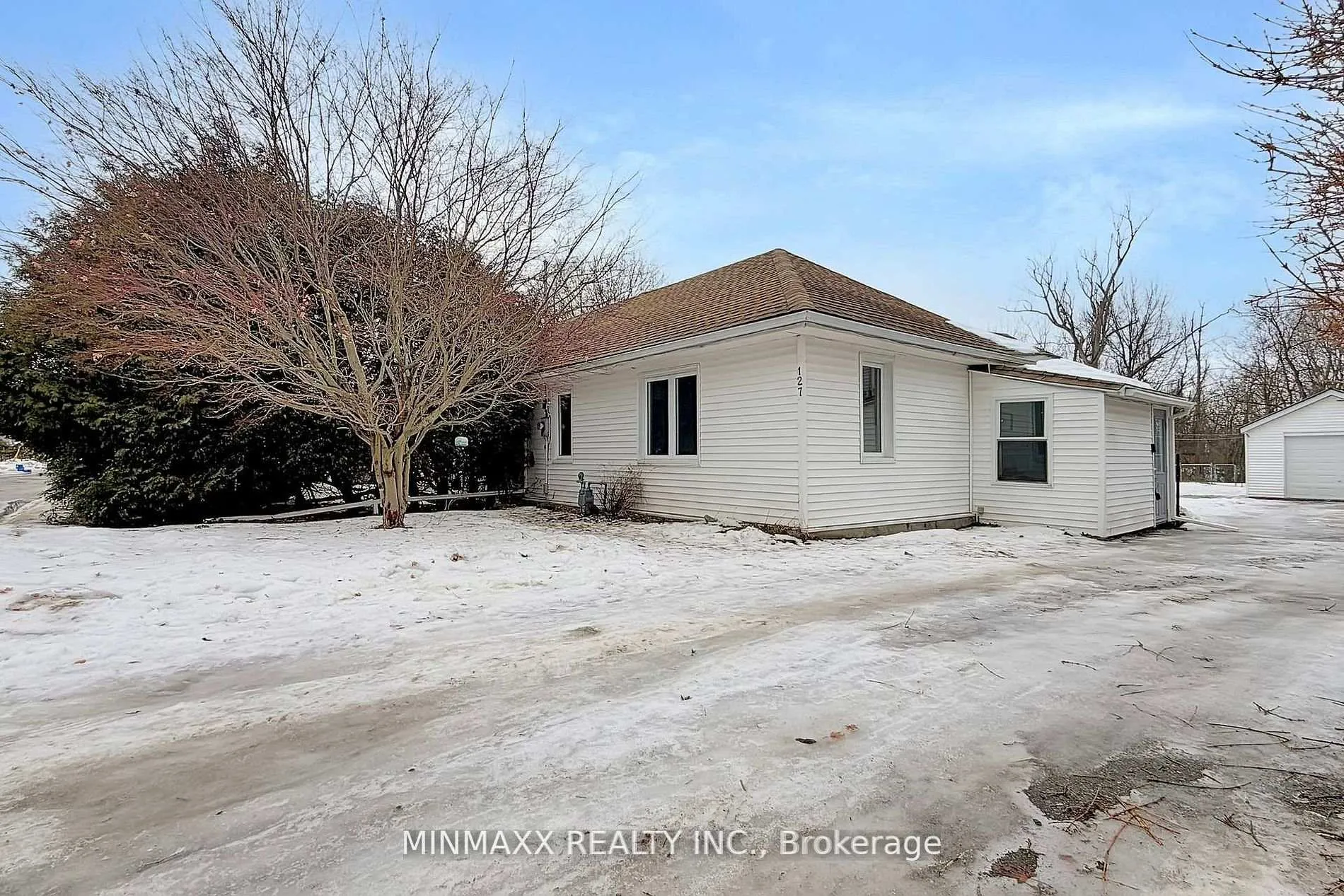 Photo 3 of 127 Poplar Avenue, Halton Hills, Acton — HOMEH