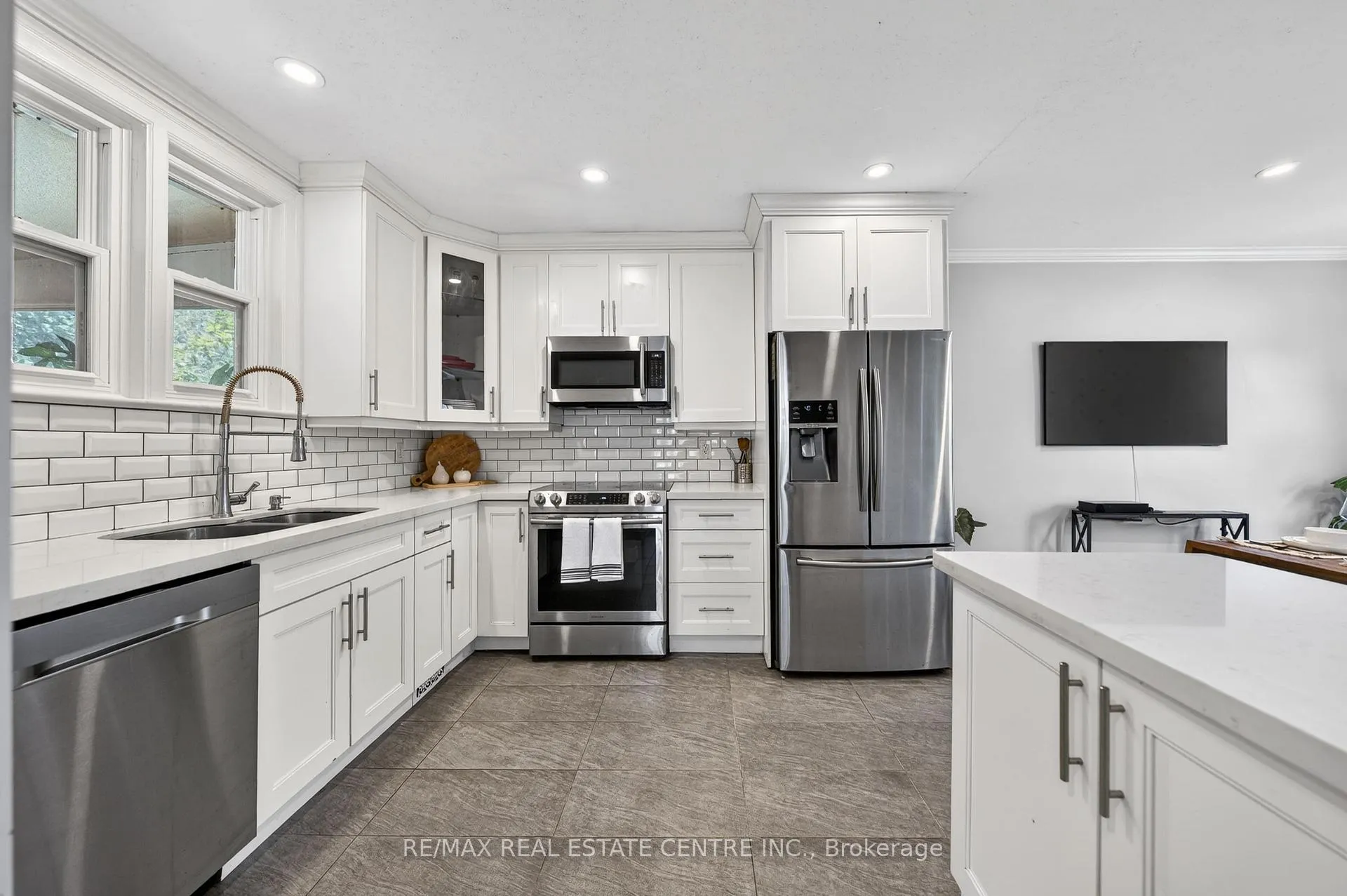 Photo 1 of 154 Bridgeport Road E, Waterloo, Lincoln Heights — HOMEH