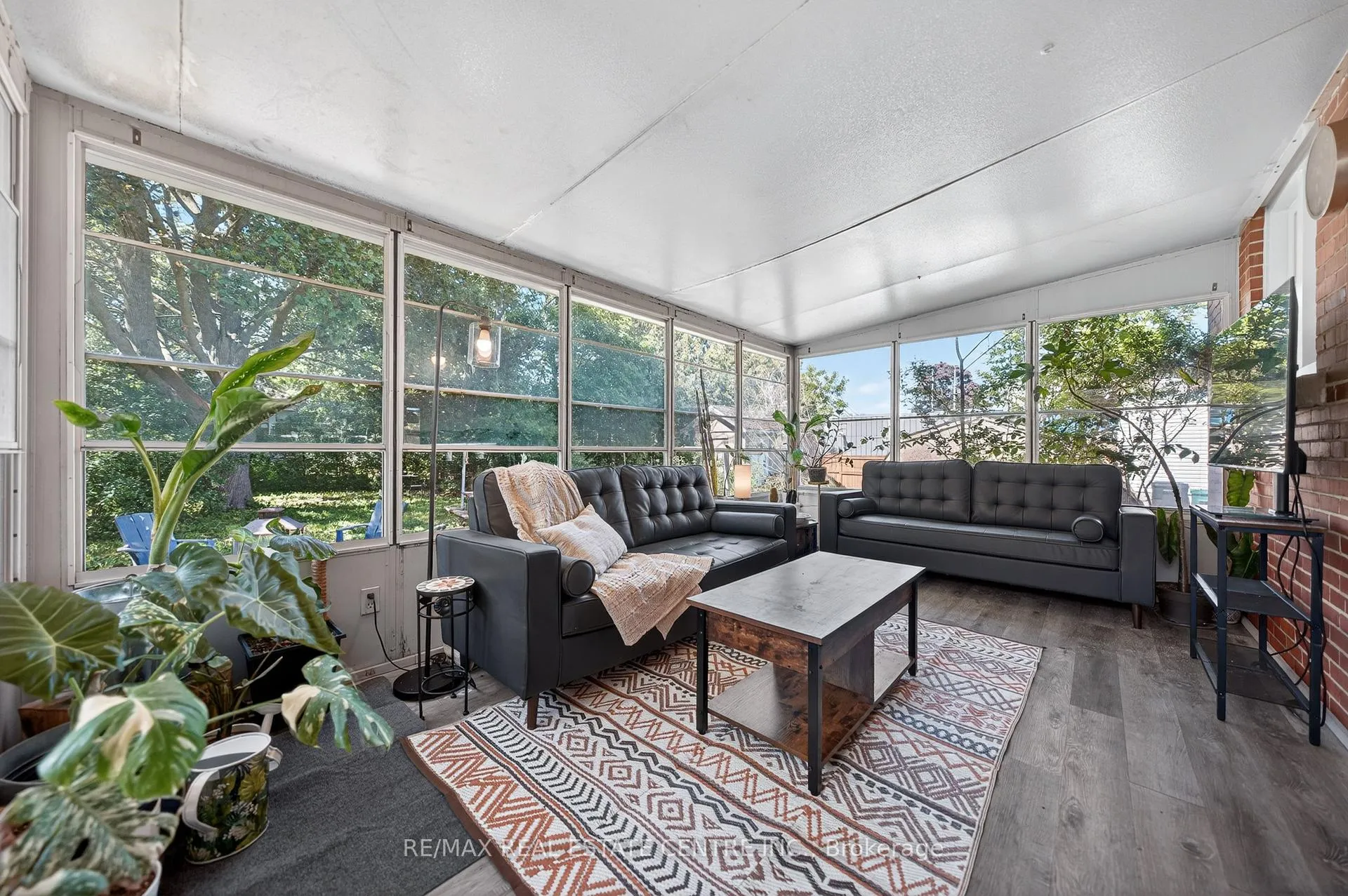 Photo 3 of 154 Bridgeport Road E, Waterloo, Lincoln Heights — HOMEH