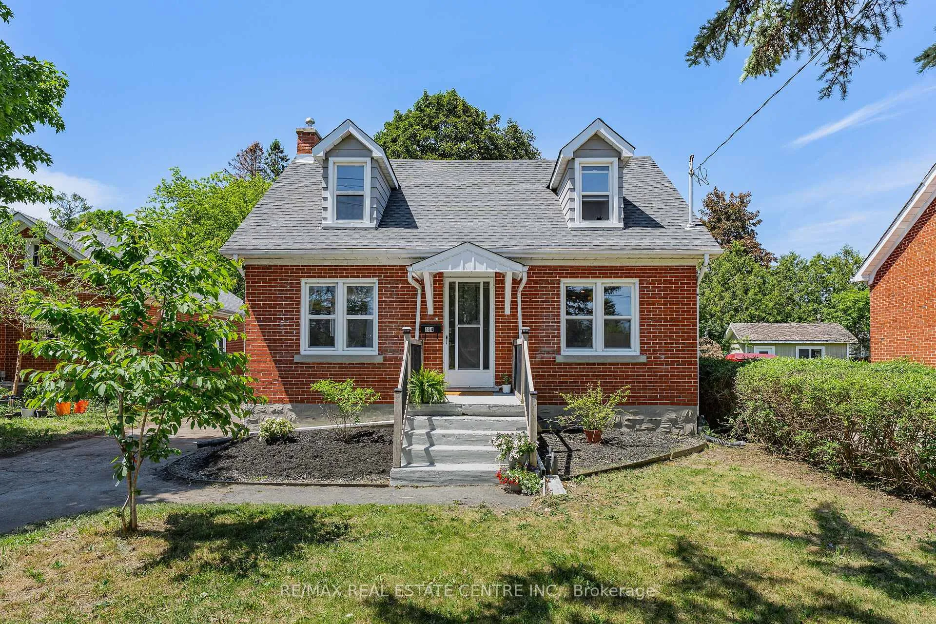 Photo 4 of 154 Bridgeport Road E, Waterloo, Lincoln Heights — HOMEH