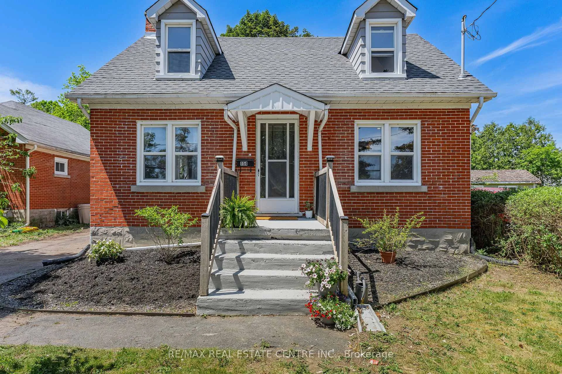 Photo 5 of 154 Bridgeport Road E, Waterloo, Lincoln Heights — HOMEH