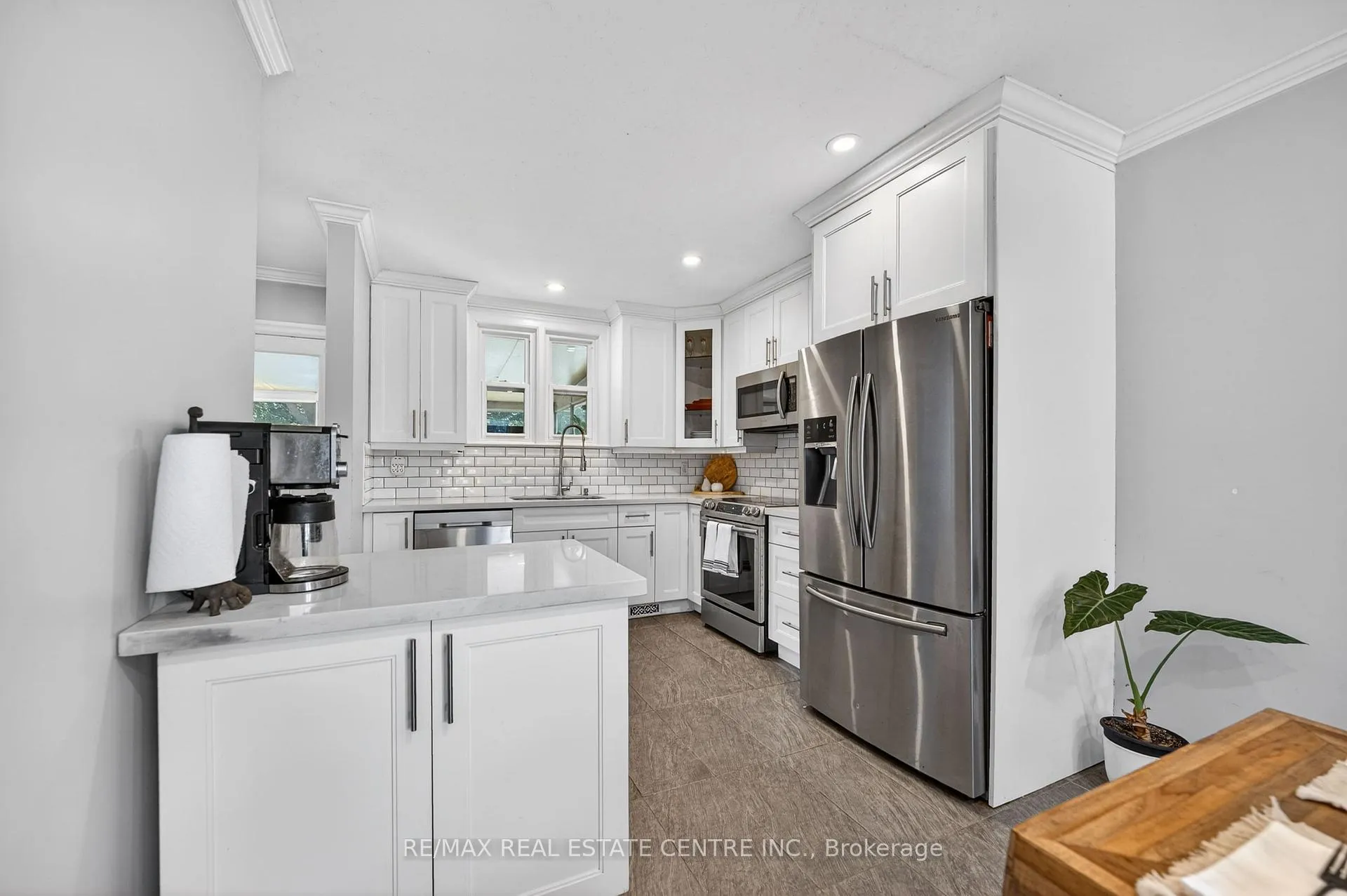 Photo 8 of 154 Bridgeport Road E, Waterloo, Lincoln Heights — HOMEH
