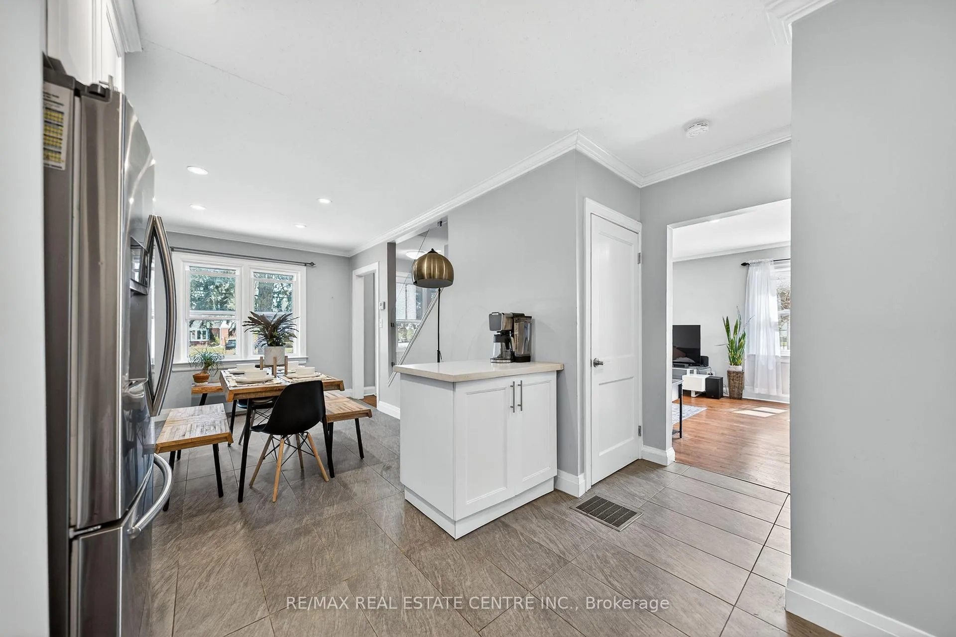 Photo 11 of 154 Bridgeport Road E, Waterloo, Lincoln Heights — HOMEH