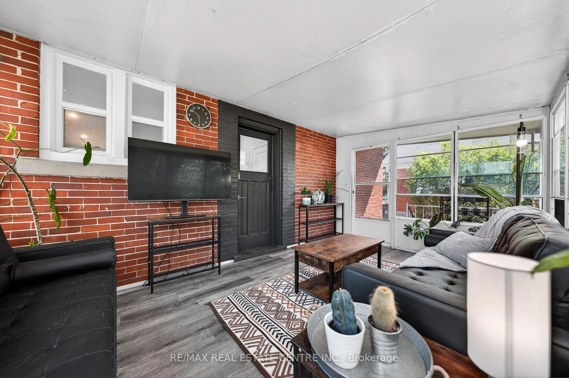 Photo 17 of 154 Bridgeport Road E, Waterloo, Lincoln Heights — HOMEH