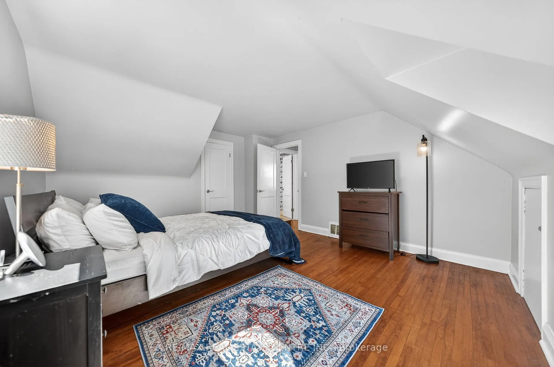 Photo 20 of 154 Bridgeport Road E, Waterloo, Lincoln Heights — HOMEH