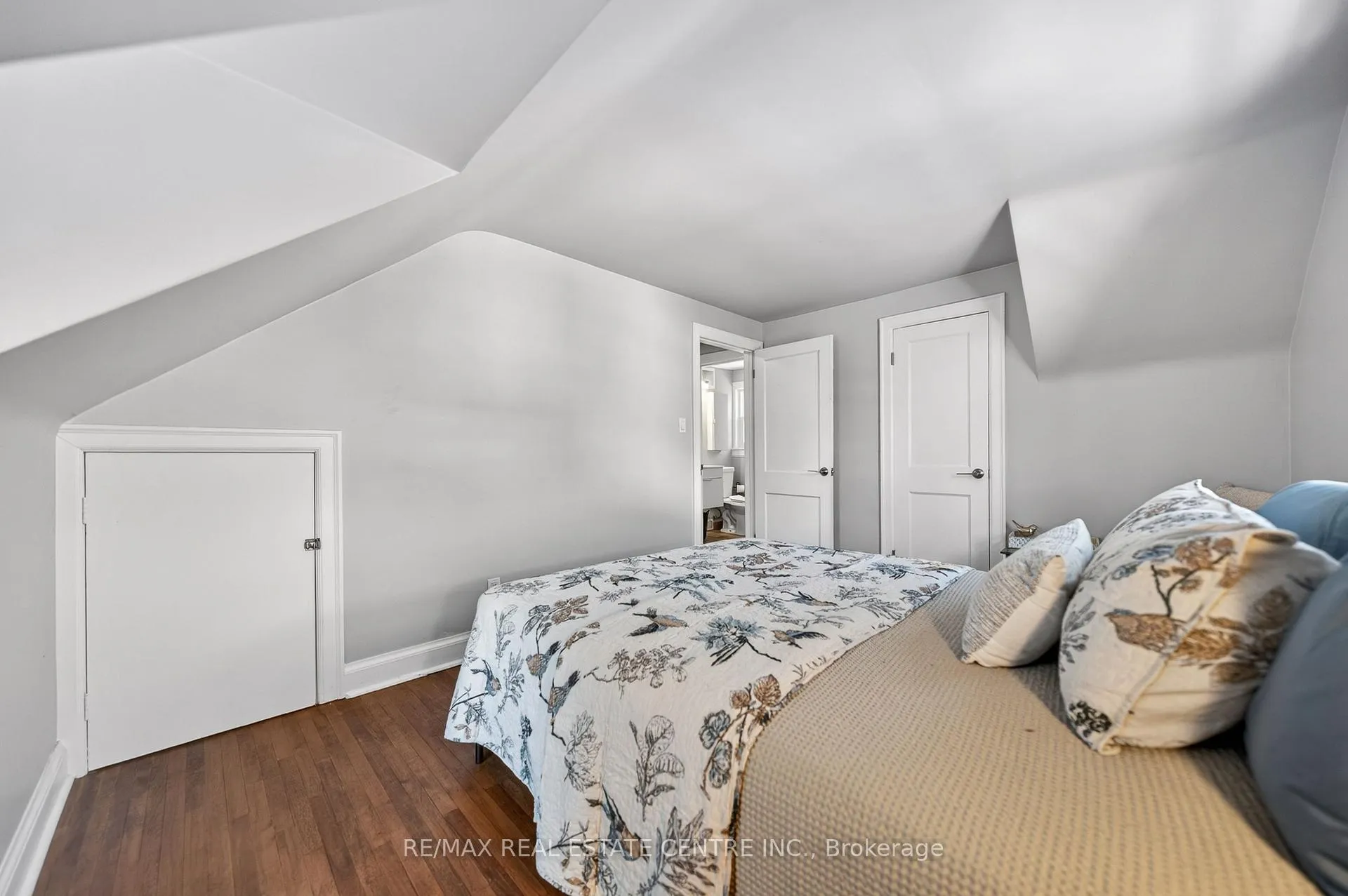 Photo 22 of 154 Bridgeport Road E, Waterloo, Lincoln Heights — HOMEH