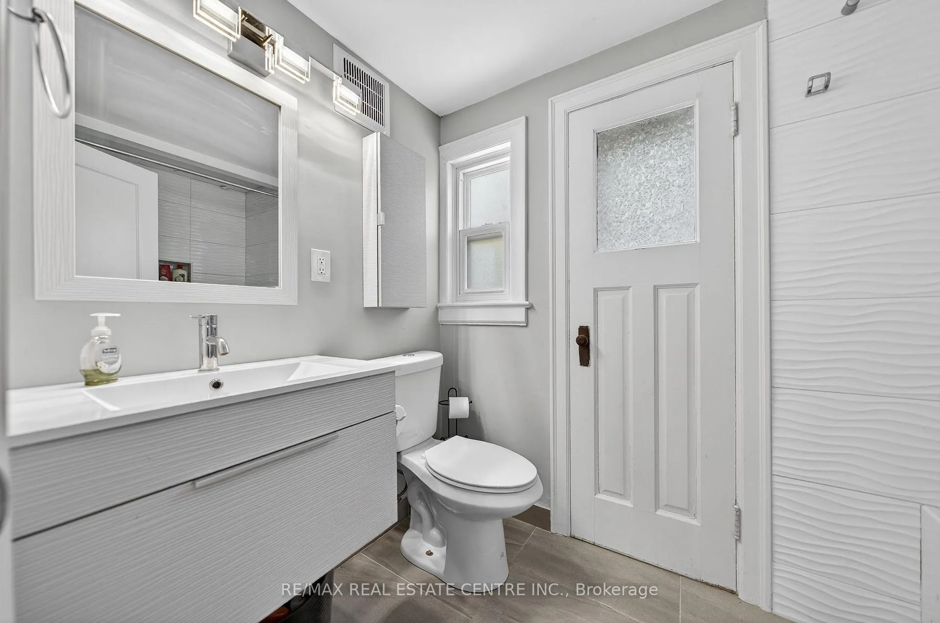 Photo 23 of 154 Bridgeport Road E, Waterloo, Lincoln Heights — HOMEH