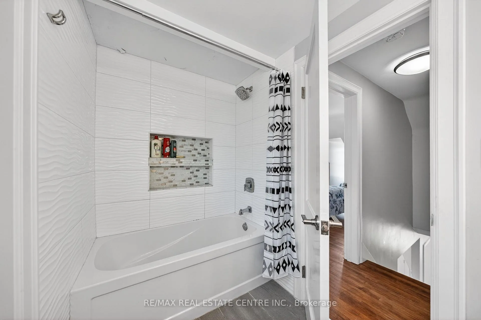 Photo 24 of 154 Bridgeport Road E, Waterloo, Lincoln Heights — HOMEH