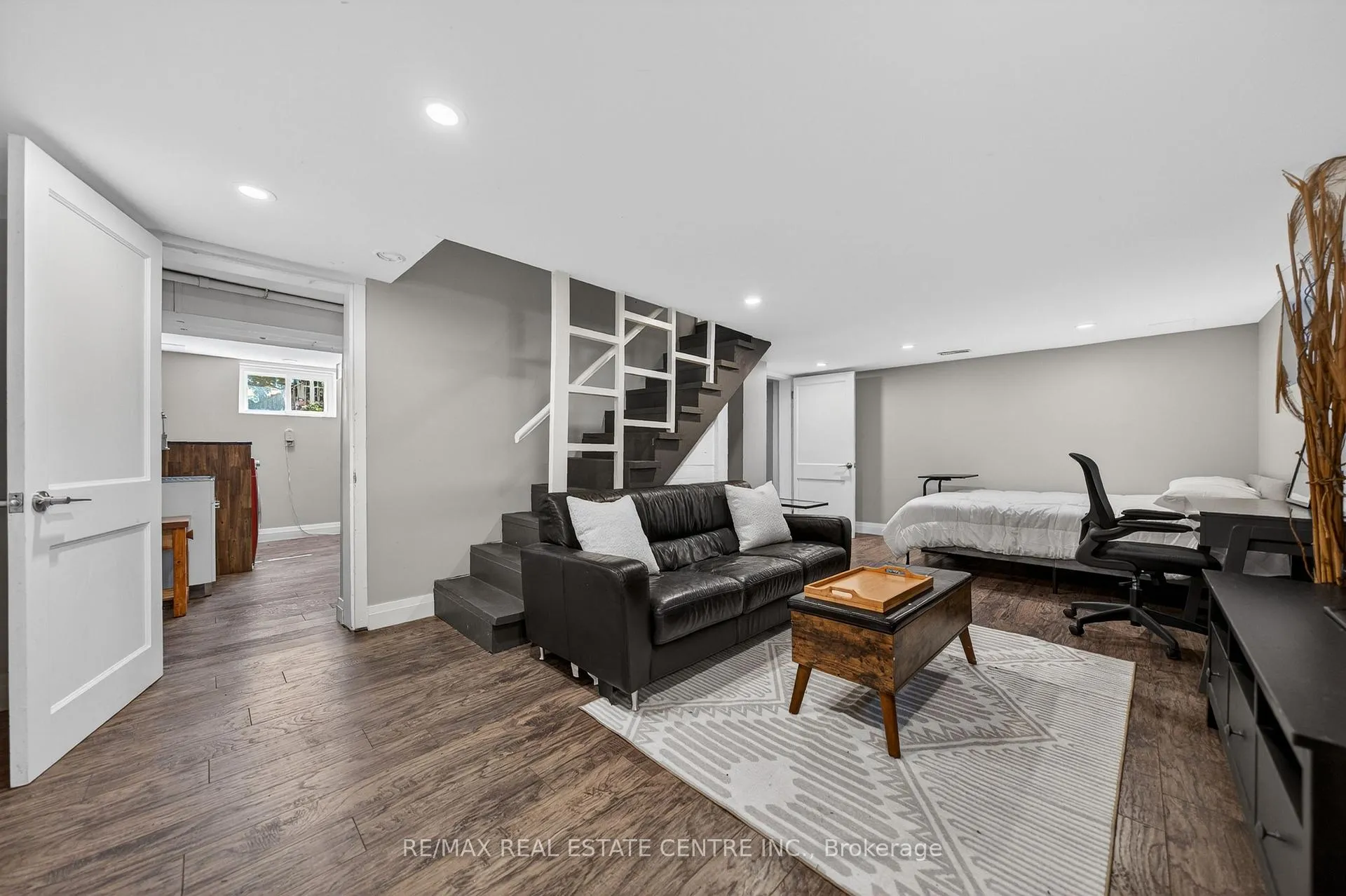 Photo 25 of 154 Bridgeport Road E, Waterloo, Lincoln Heights — HOMEH