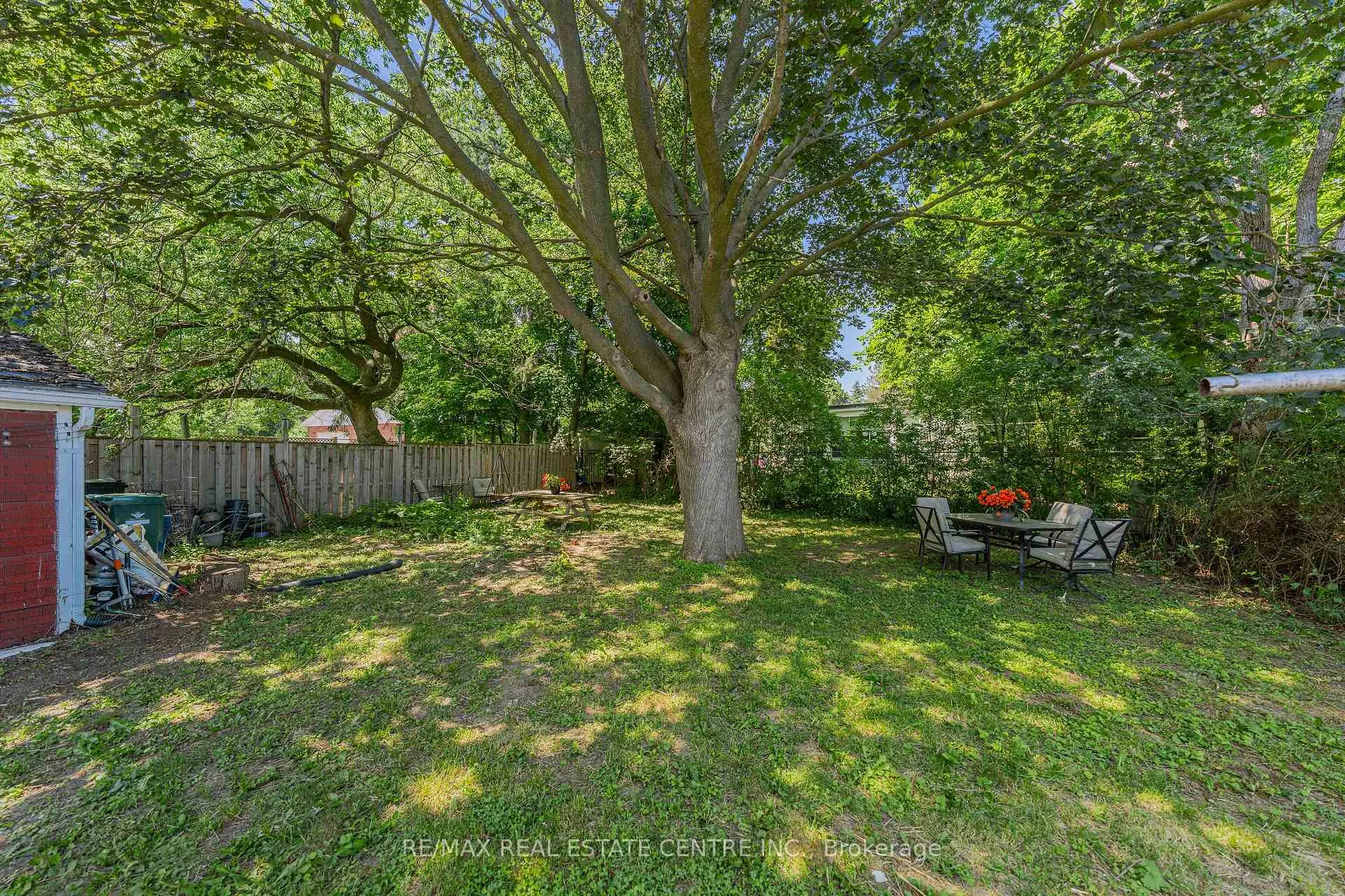 Photo 33 of 154 Bridgeport Road E, Waterloo, Lincoln Heights — HOMEH