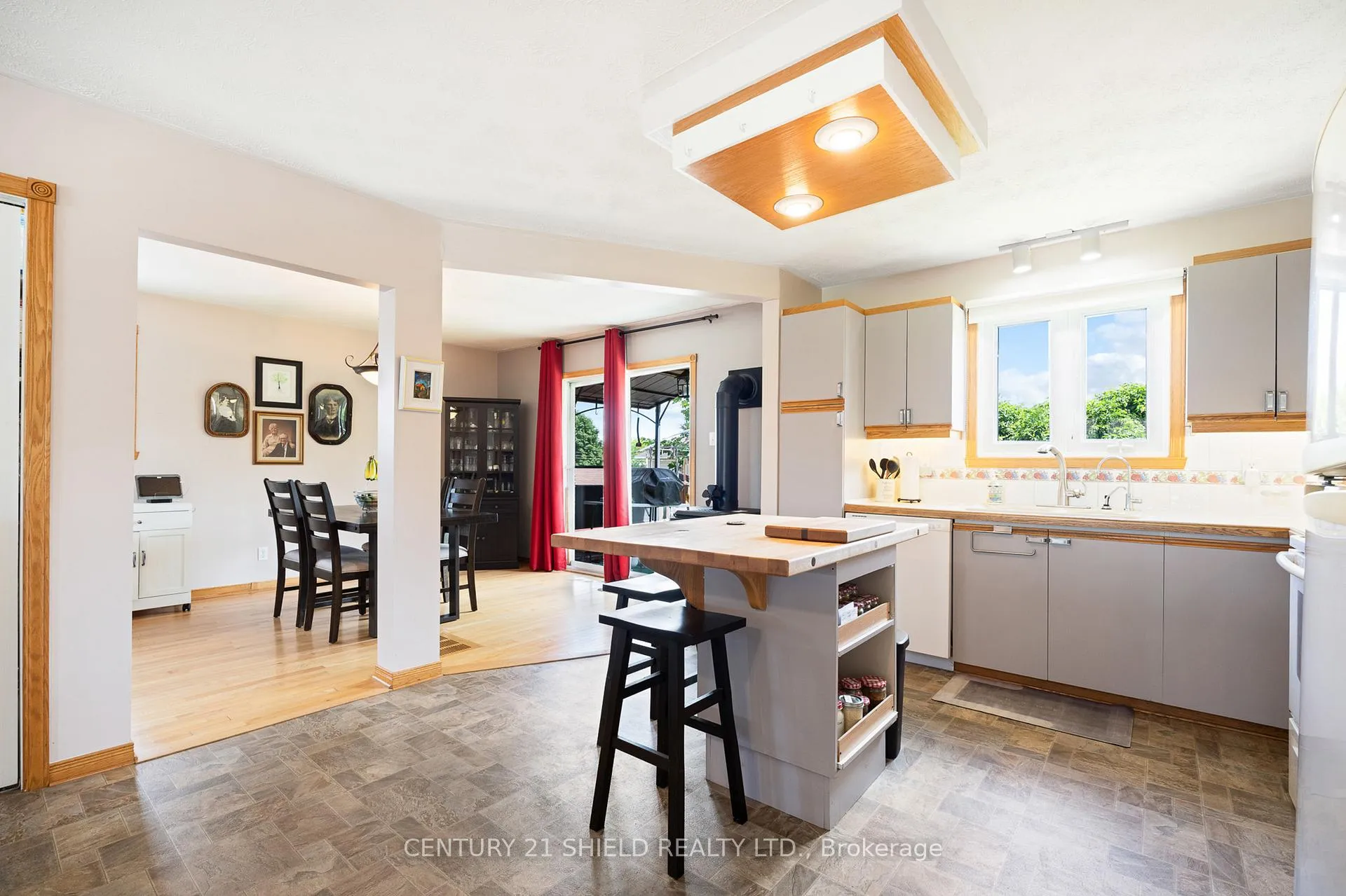 Photo 25 of 38 Clement Street, North Glengarry, Alexandria — HOMEH