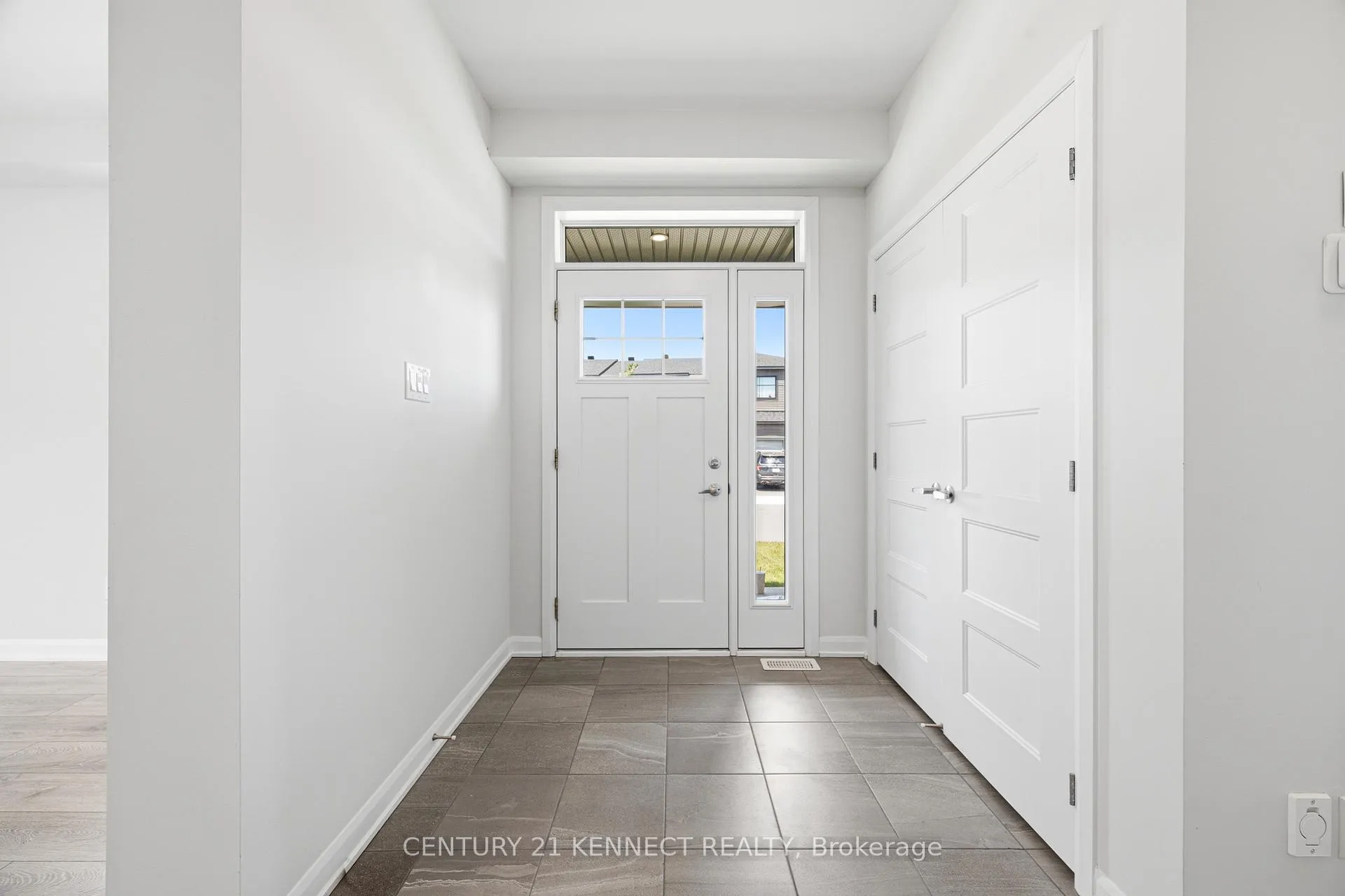 Photo 4 of 1001 Ballyhale Heights, Ottawa, Barrhaven - Half Moon Bay — HOMEH