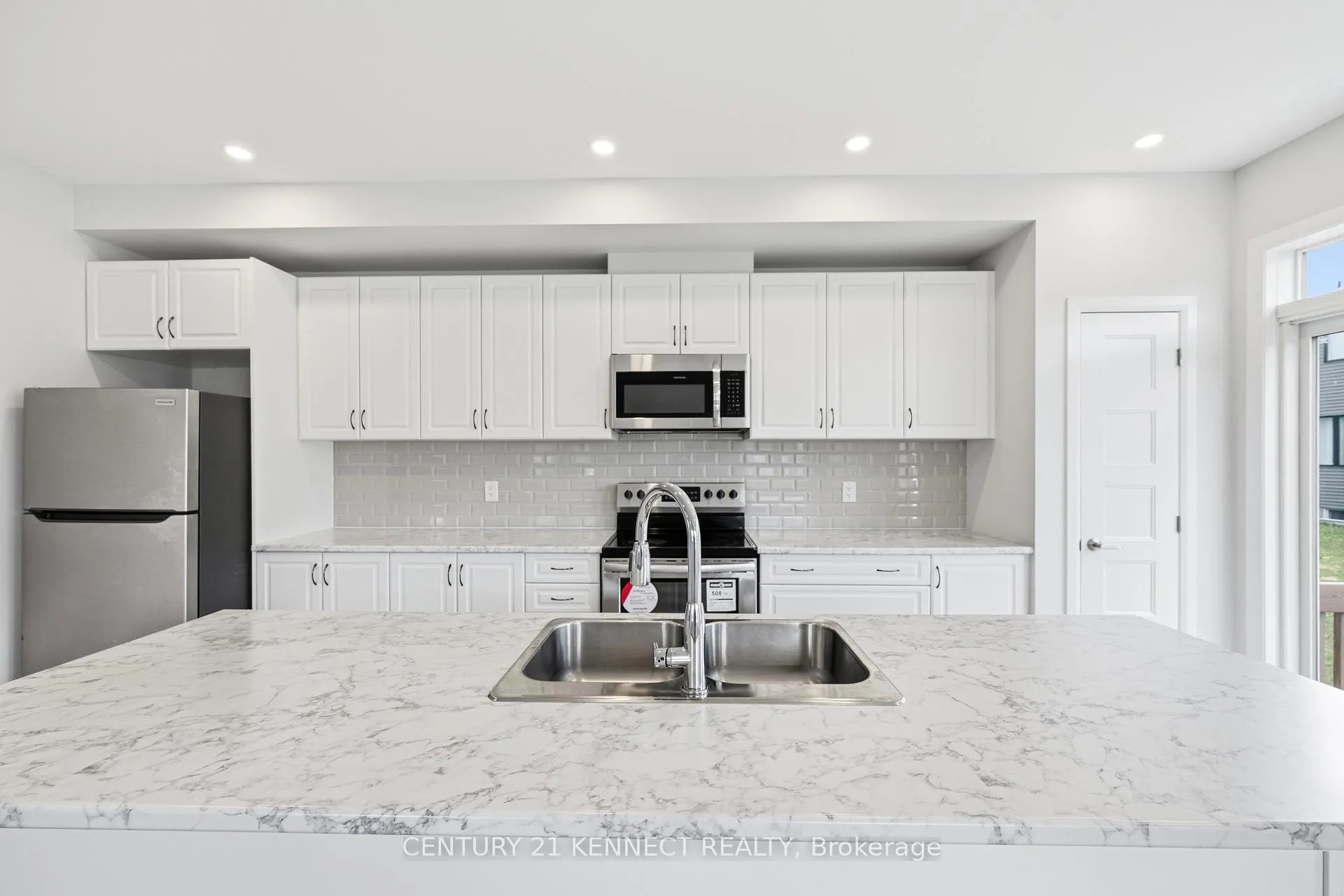 Photo 9 of 1001 Ballyhale Heights, Ottawa, Barrhaven - Half Moon Bay — HOMEH