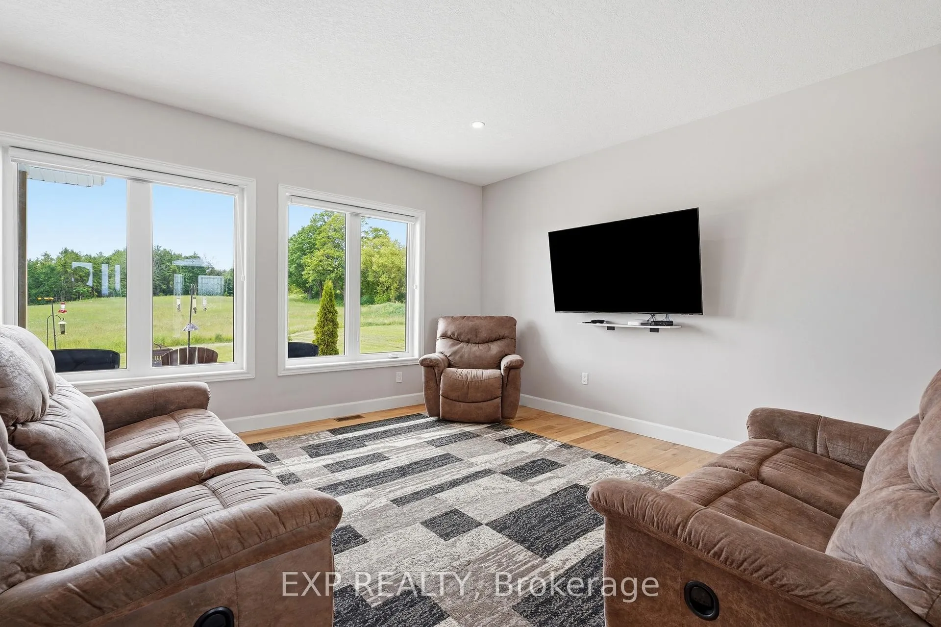 Photo 13 of 117 Mary Street, North Huron, Wingham — HOMEH