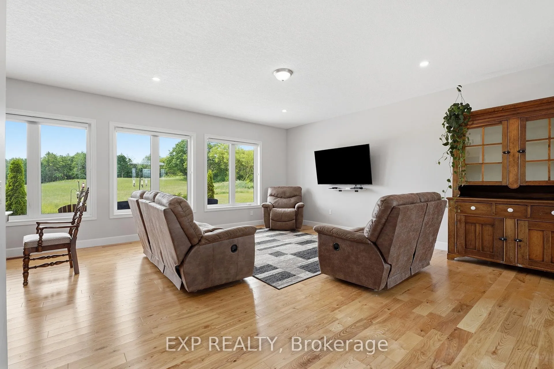Photo 16 of 117 Mary Street, North Huron, Wingham — HOMEH