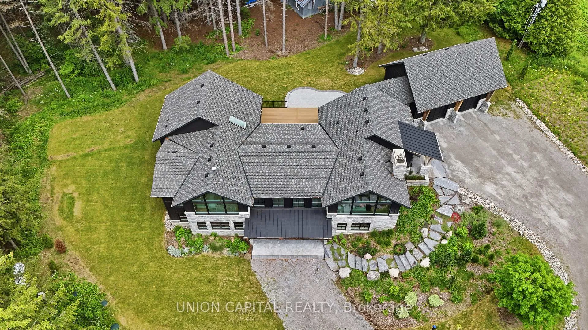 Photo 3 of 284 Davis Drive, Uxbridge, Rural Uxbridge — HOMEH