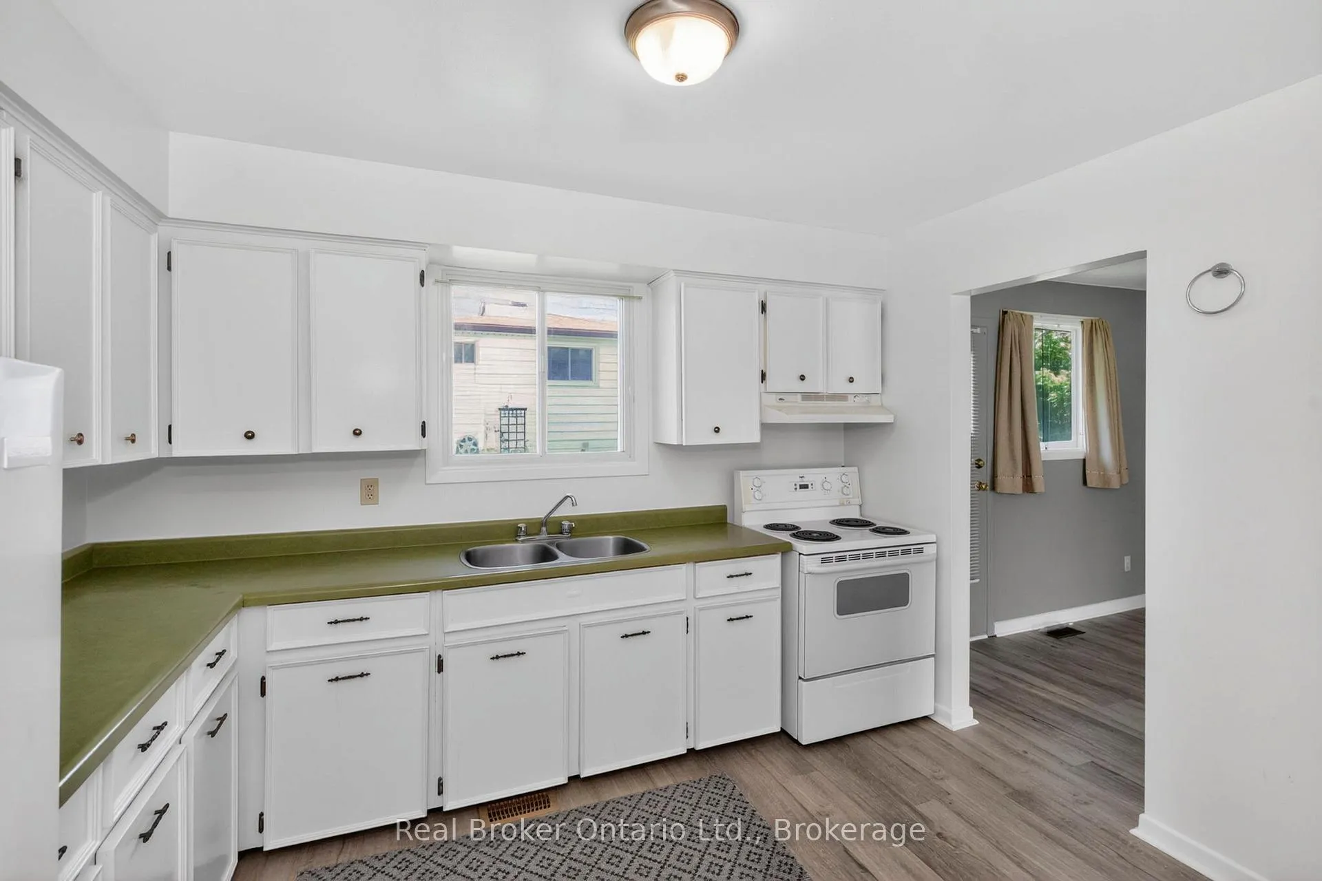Photo 7 of 531 Seventh Avenue, Tay, Port McNicoll — HOMEH