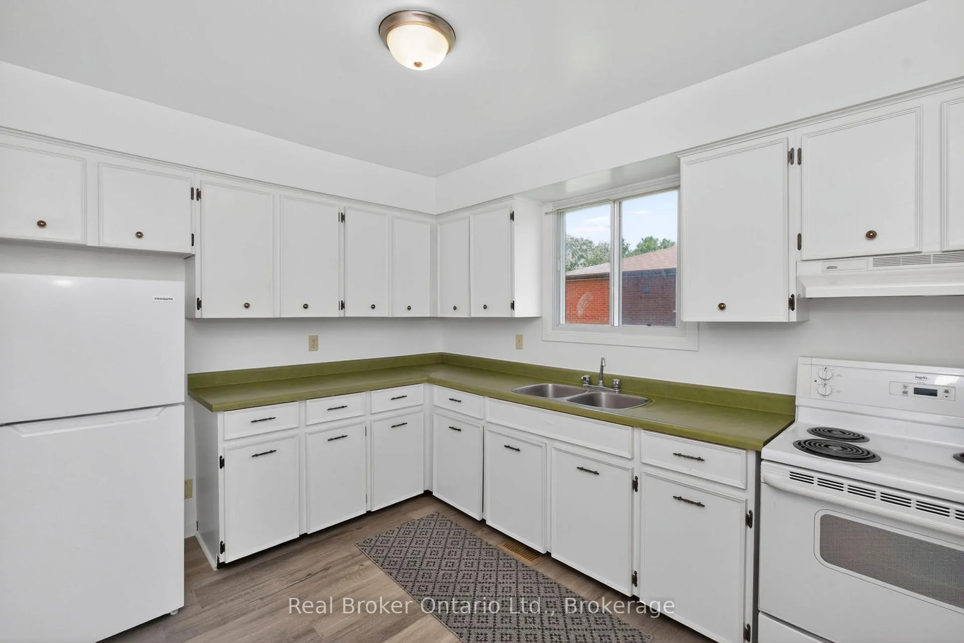 Photo 8 of 531 Seventh Avenue, Tay, Port McNicoll — HOMEH
