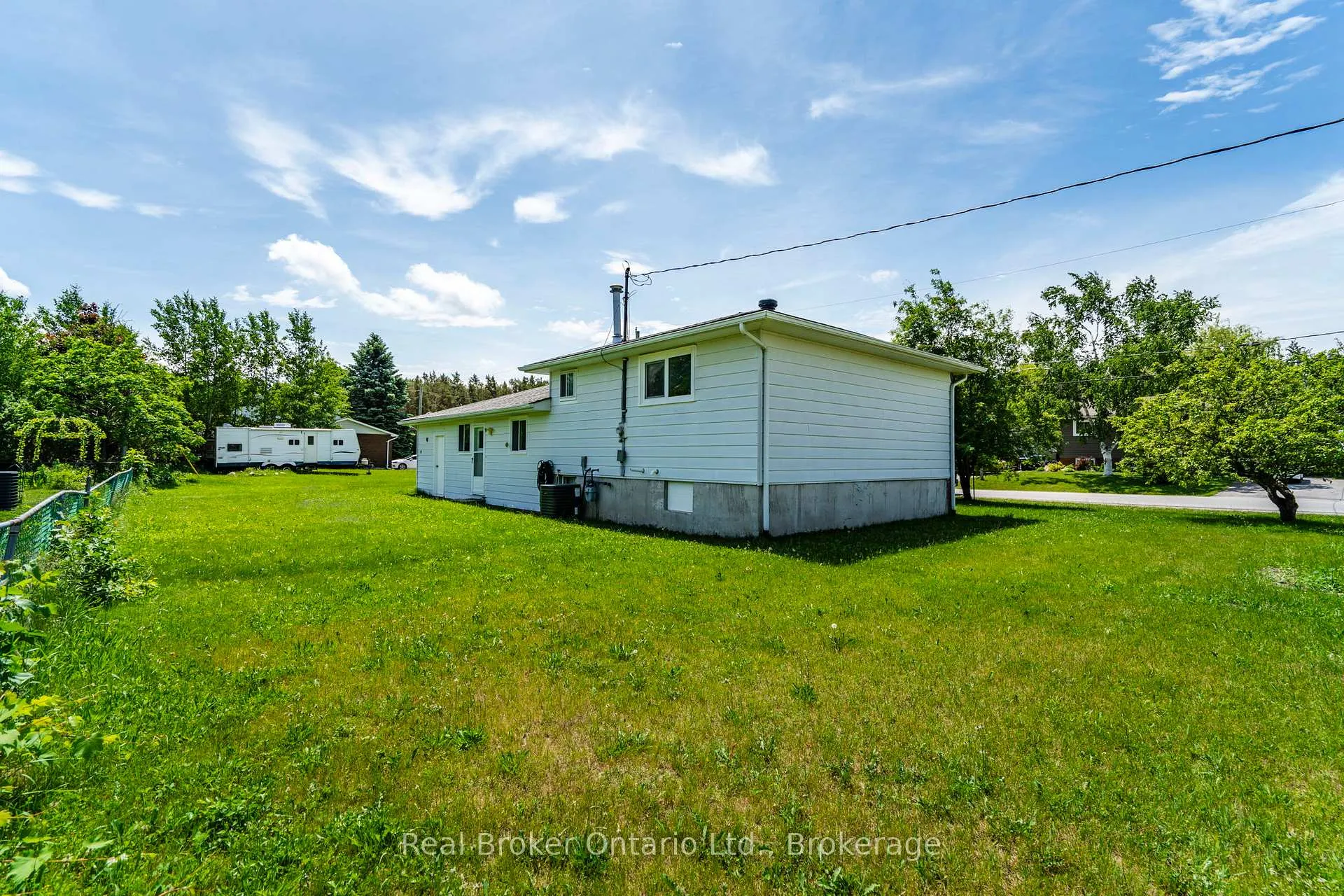 Photo 14 of 531 Seventh Avenue, Tay, Port McNicoll — HOMEH