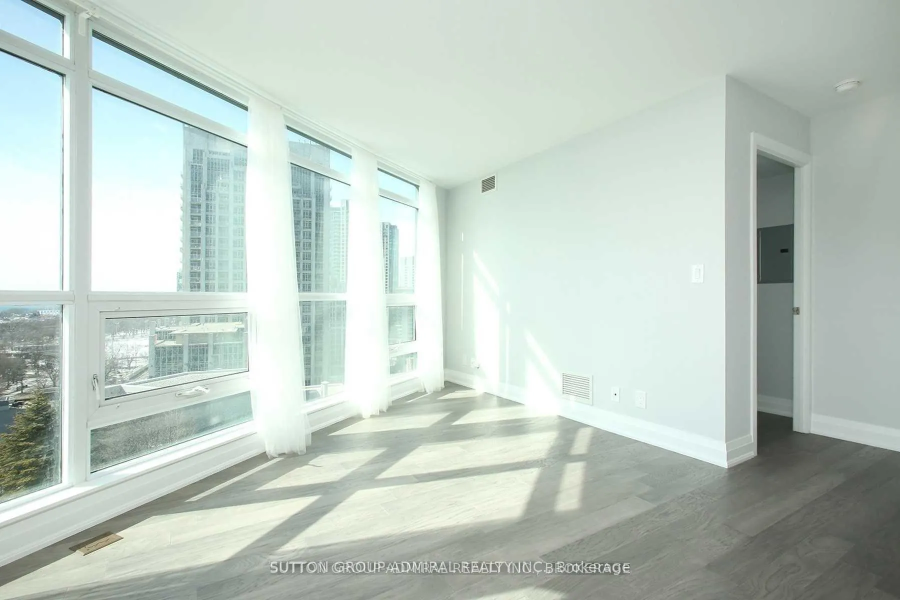 Photo 9 of Unit 1607, 600 Fleet Street, Toronto, Niagara — HOMEH
