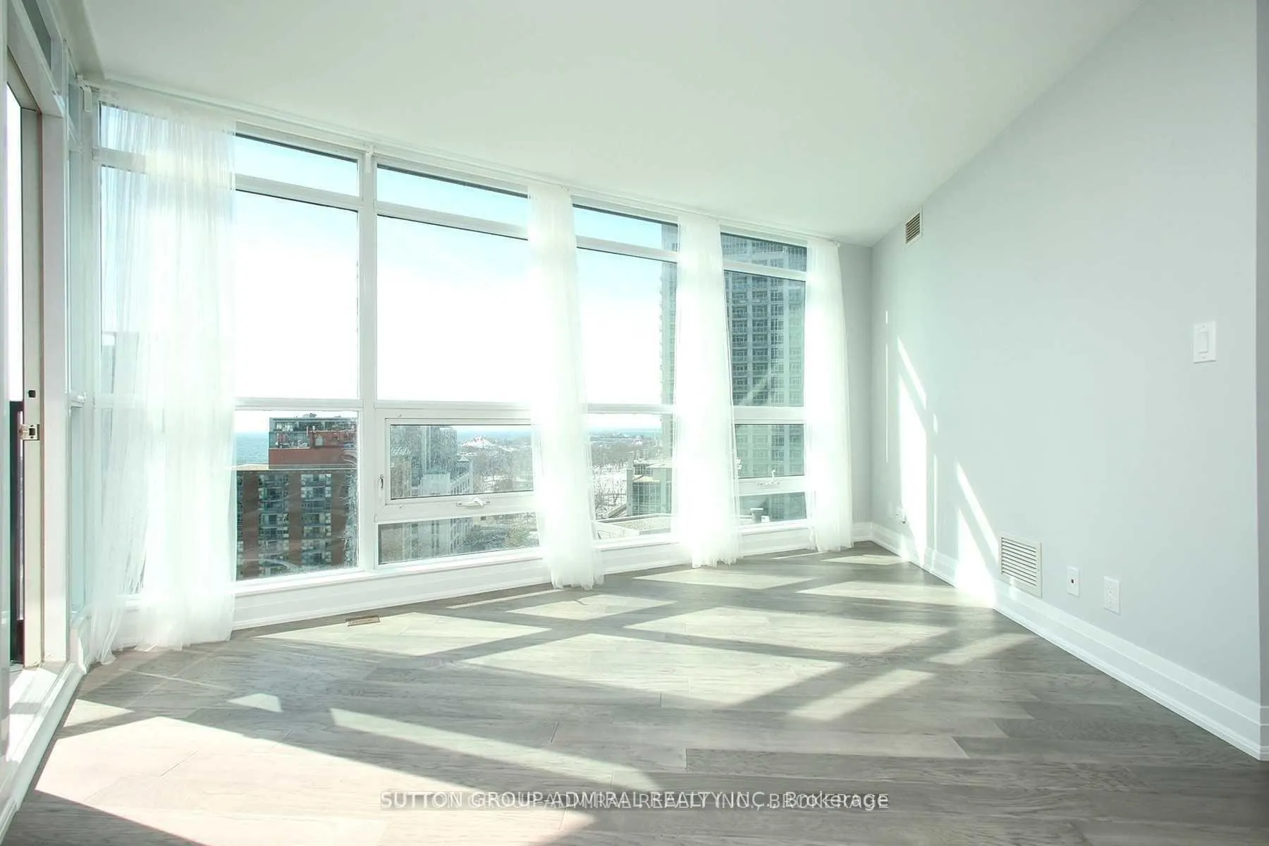 Photo 10 of Unit 1607, 600 Fleet Street, Toronto, Niagara — HOMEH