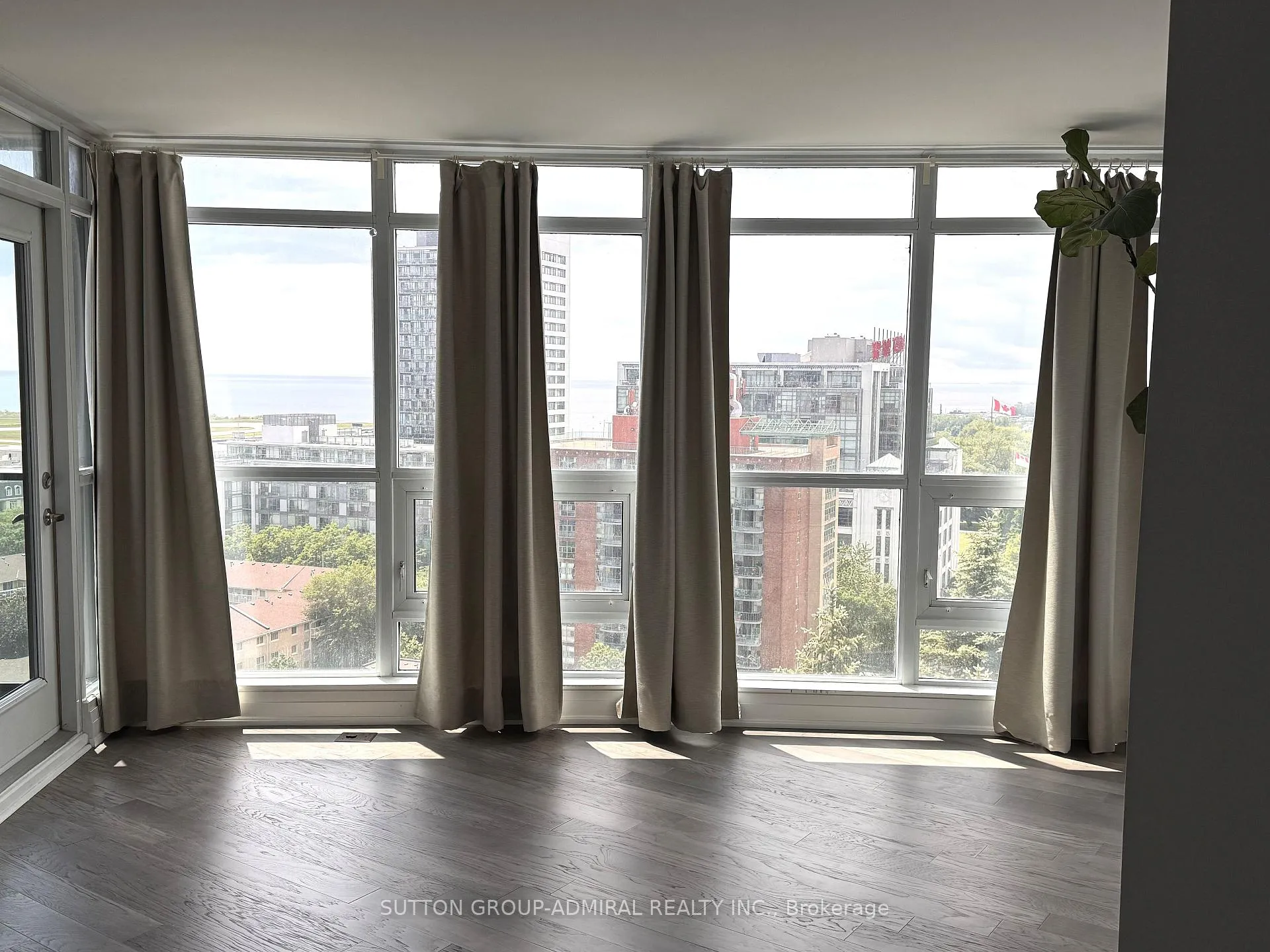 Photo 12 of Unit 1607, 600 Fleet Street, Toronto, Niagara — HOMEH