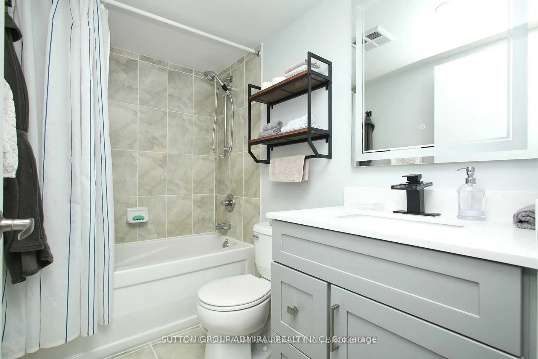 Photo 19 of Unit 1607, 600 Fleet Street, Toronto, Niagara — HOMEH