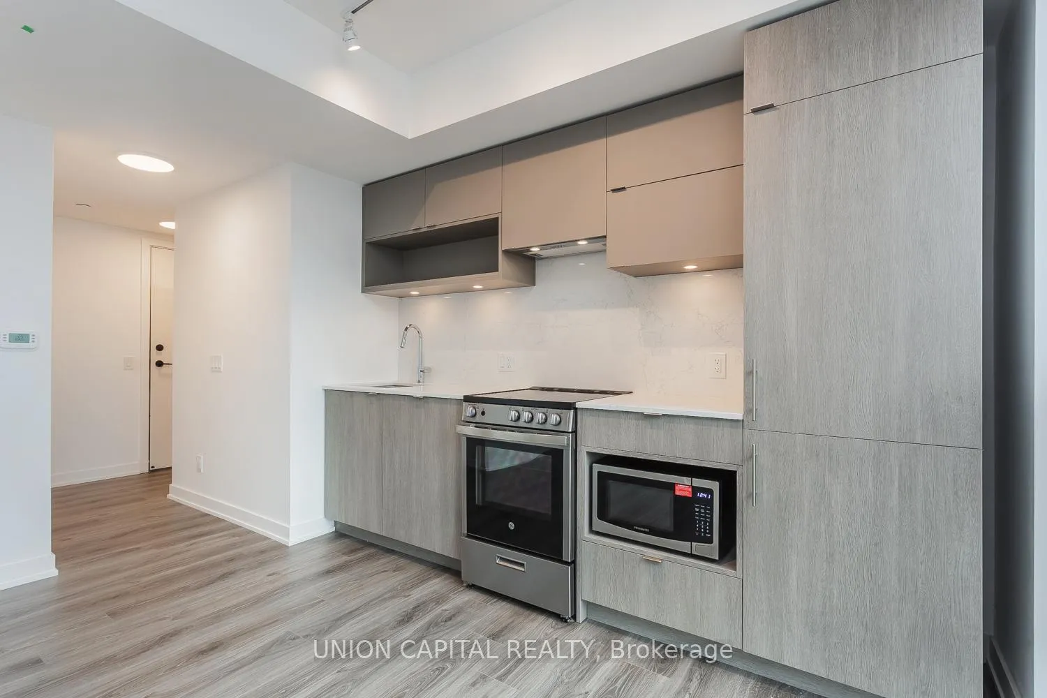 Photo 5 of Unit 909, 100 Queen Street, Toronto, Church-Yonge Corridor — HOMEH