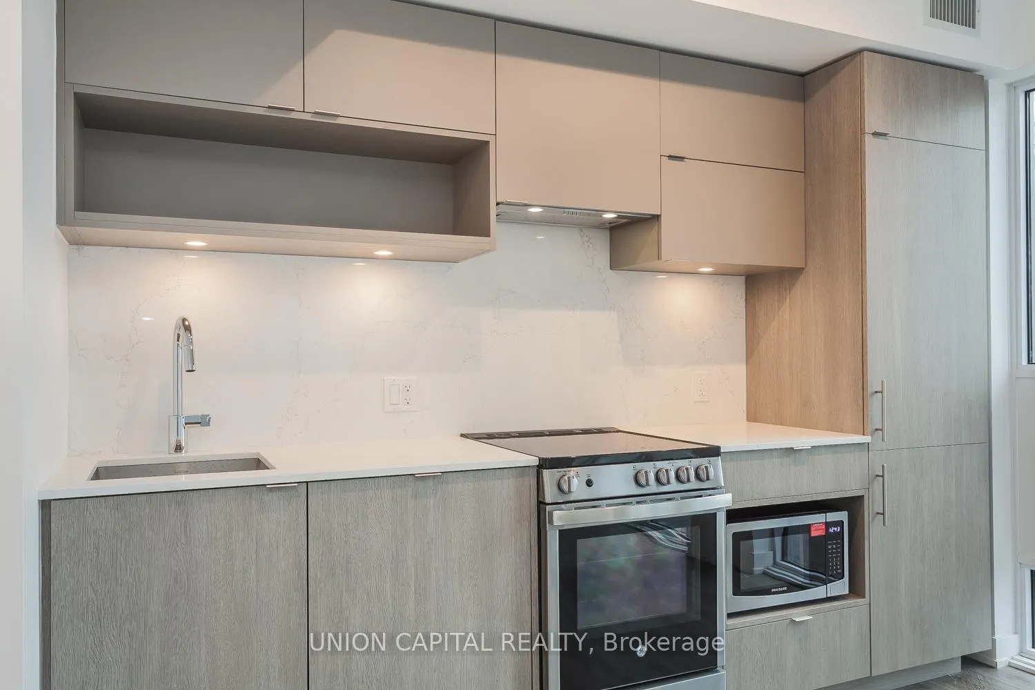 Photo 7 of Unit 909, 100 Queen Street, Toronto, Church-Yonge Corridor — HOMEH