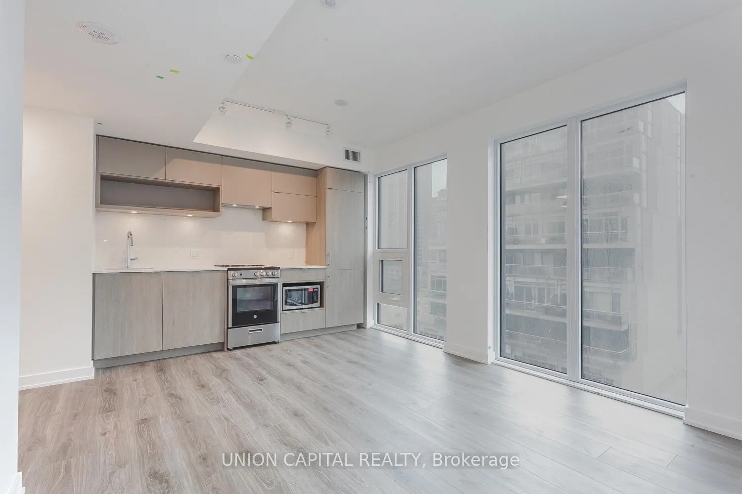 Photo 9 of Unit 909, 100 Queen Street, Toronto, Church-Yonge Corridor — HOMEH