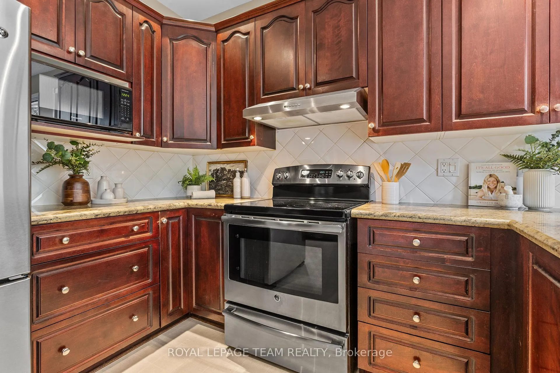 Photo 16 of 178 Hemlo Crescent, Ottawa, Kanata - Kanata Lakes/Heritage Hills — HOMEH