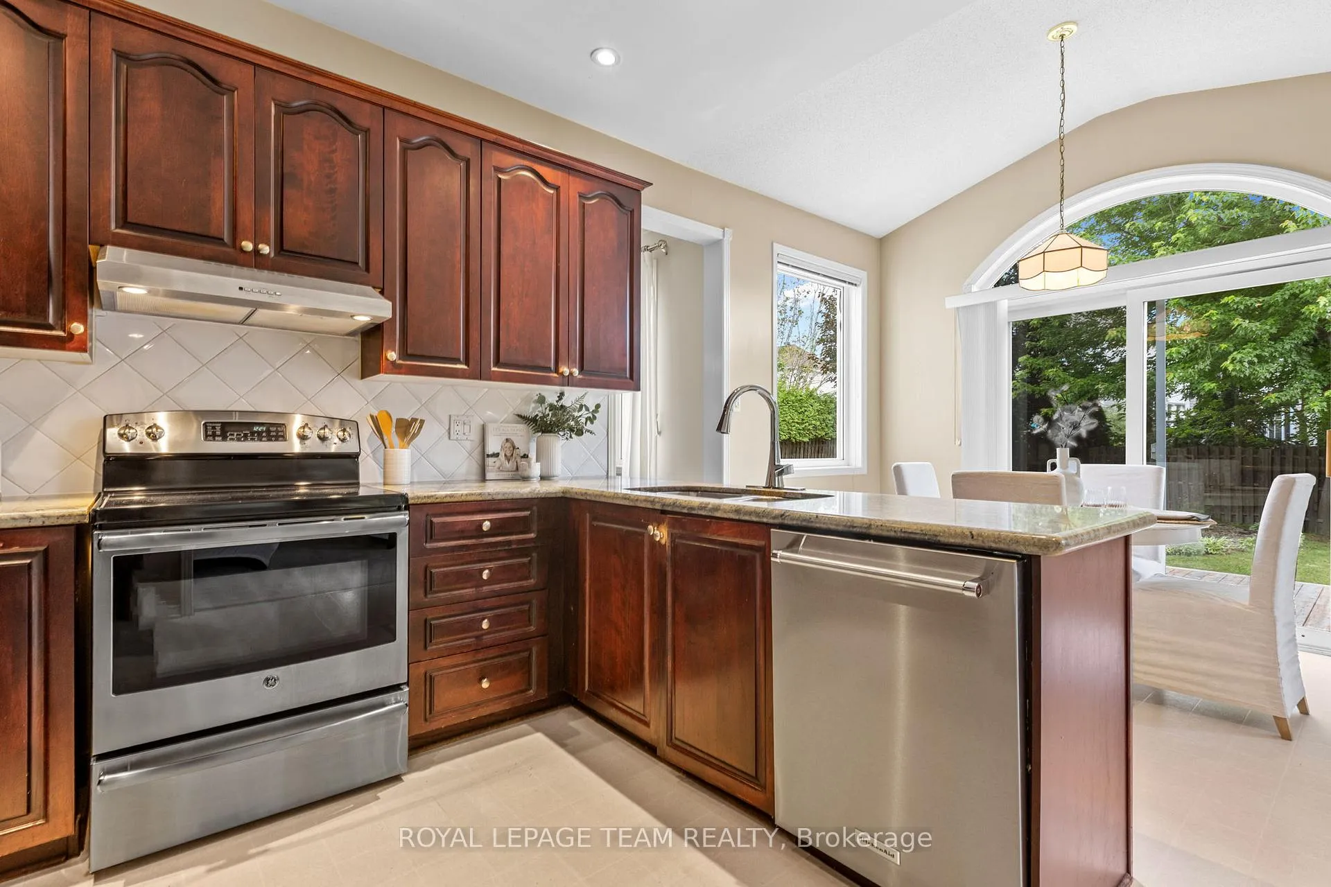 Photo 17 of 178 Hemlo Crescent, Ottawa, Kanata - Kanata Lakes/Heritage Hills — HOMEH