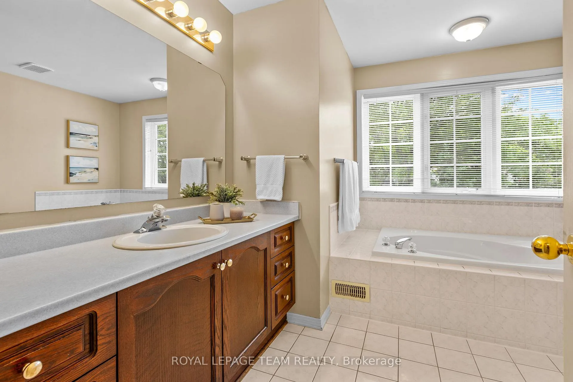 Photo 26 of 178 Hemlo Crescent, Ottawa, Kanata - Kanata Lakes/Heritage Hills — HOMEH