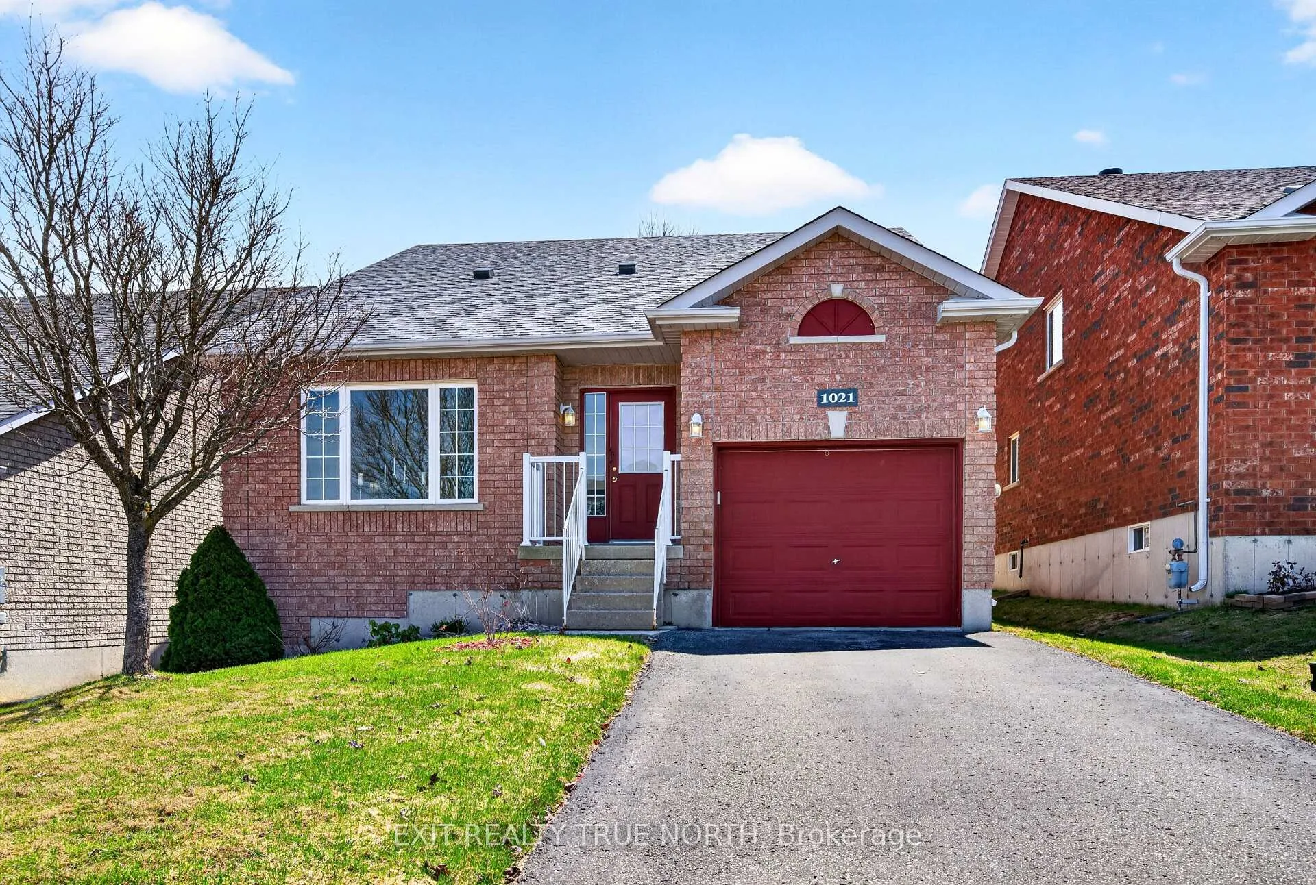Photo 1 of 1021 Whitney Crescent, Midland — HOMEH