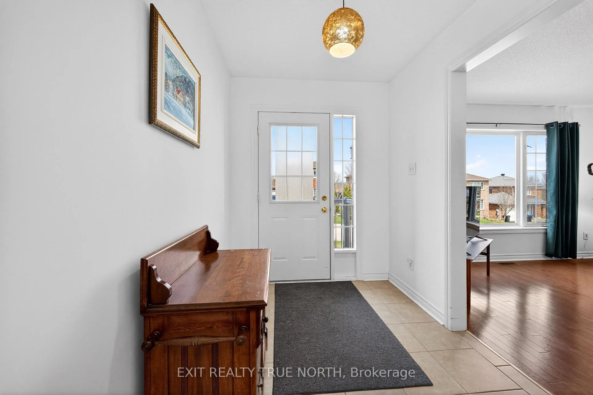 Photo 3 of 1021 Whitney Crescent, Midland — HOMEH