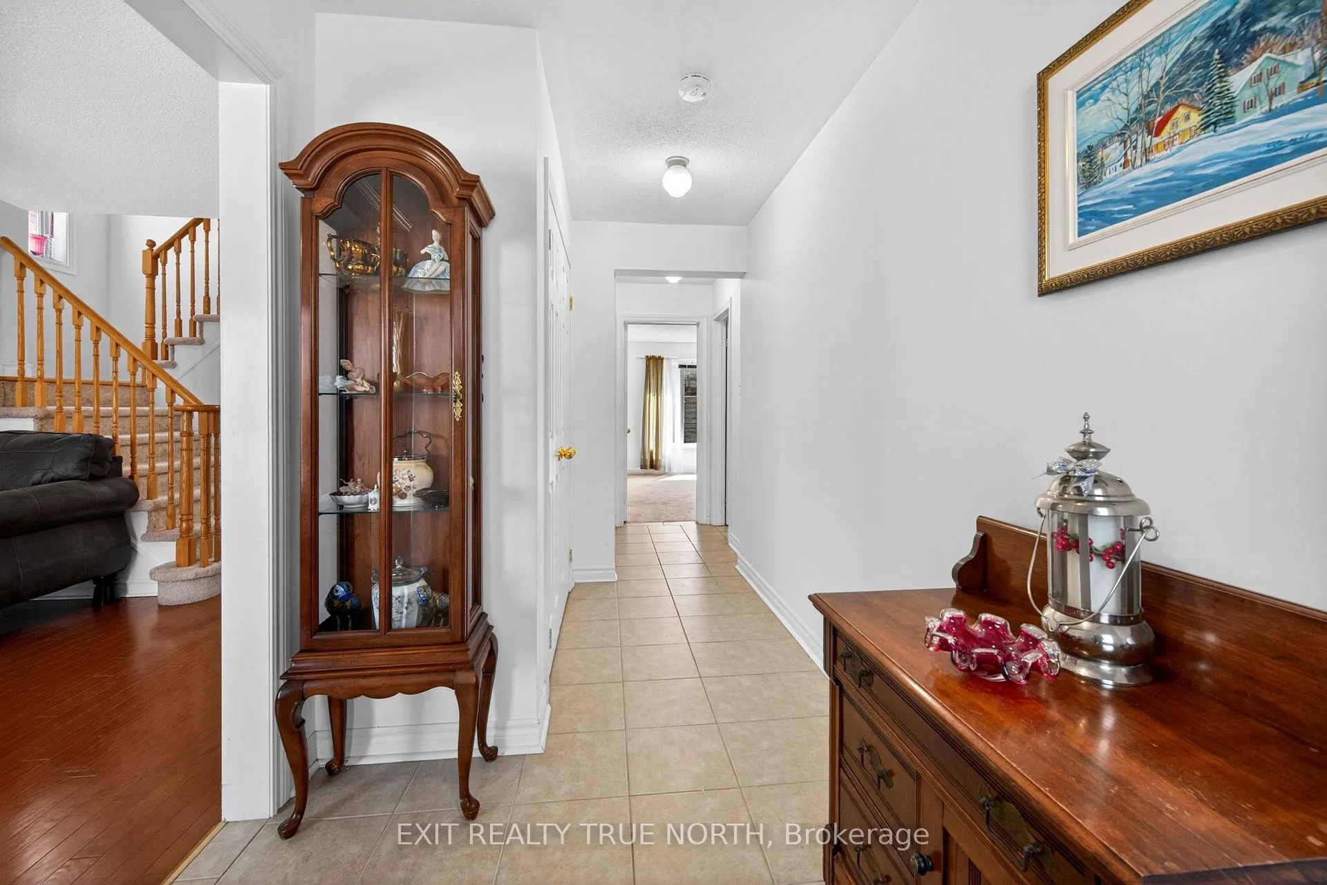 Photo 4 of 1021 Whitney Crescent, Midland — HOMEH