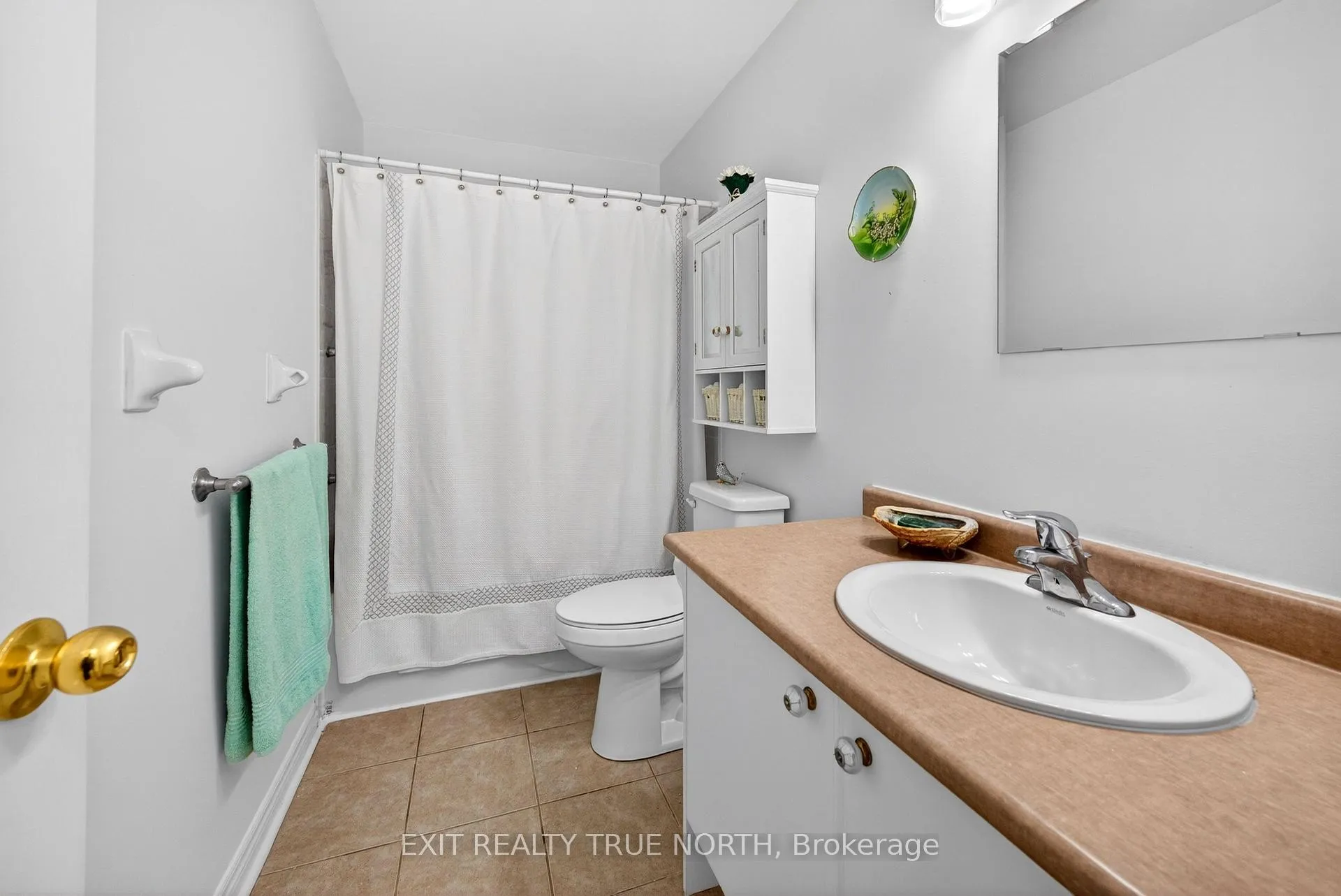 Photo 8 of 1021 Whitney Crescent, Midland — HOMEH