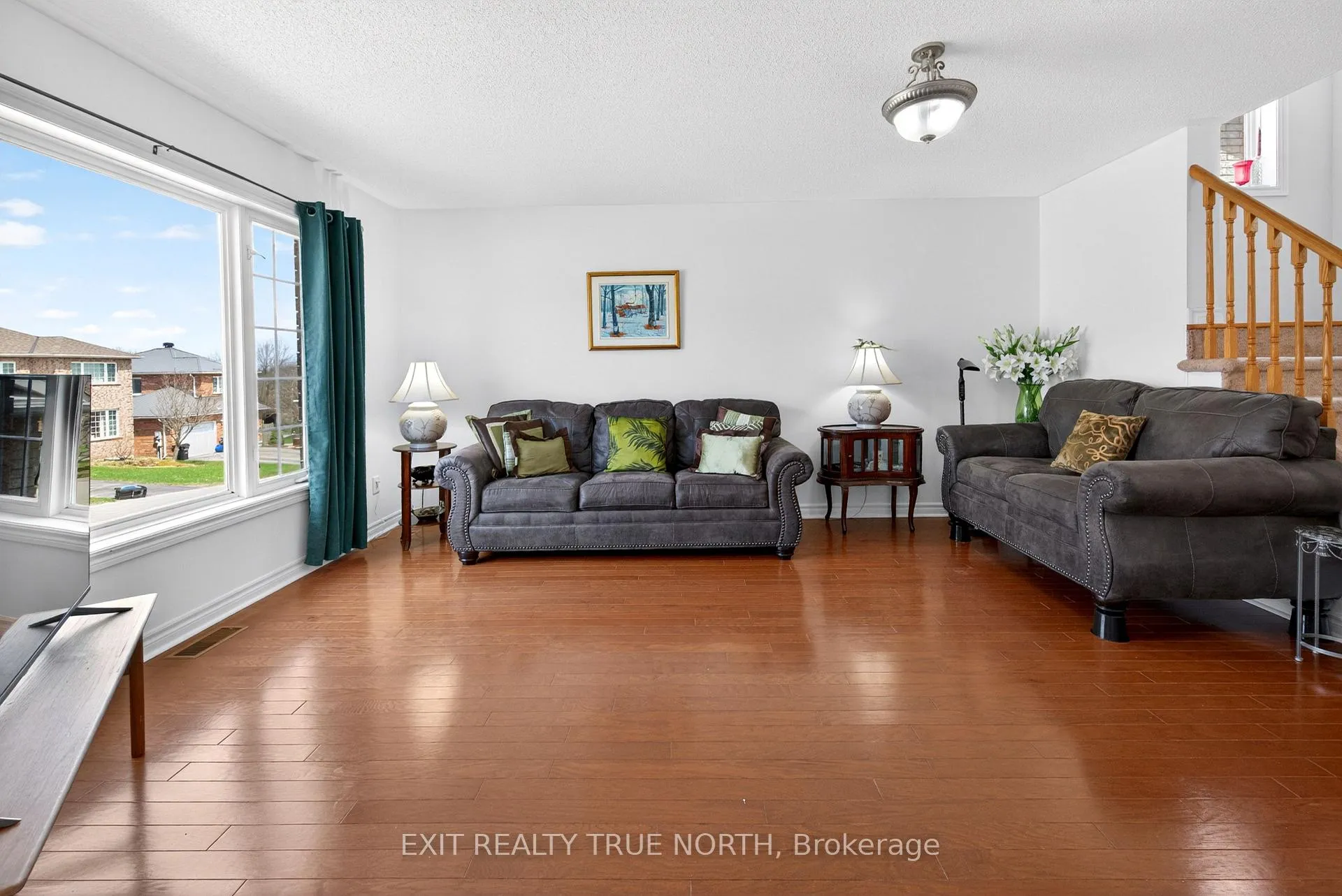 Photo 9 of 1021 Whitney Crescent, Midland — HOMEH