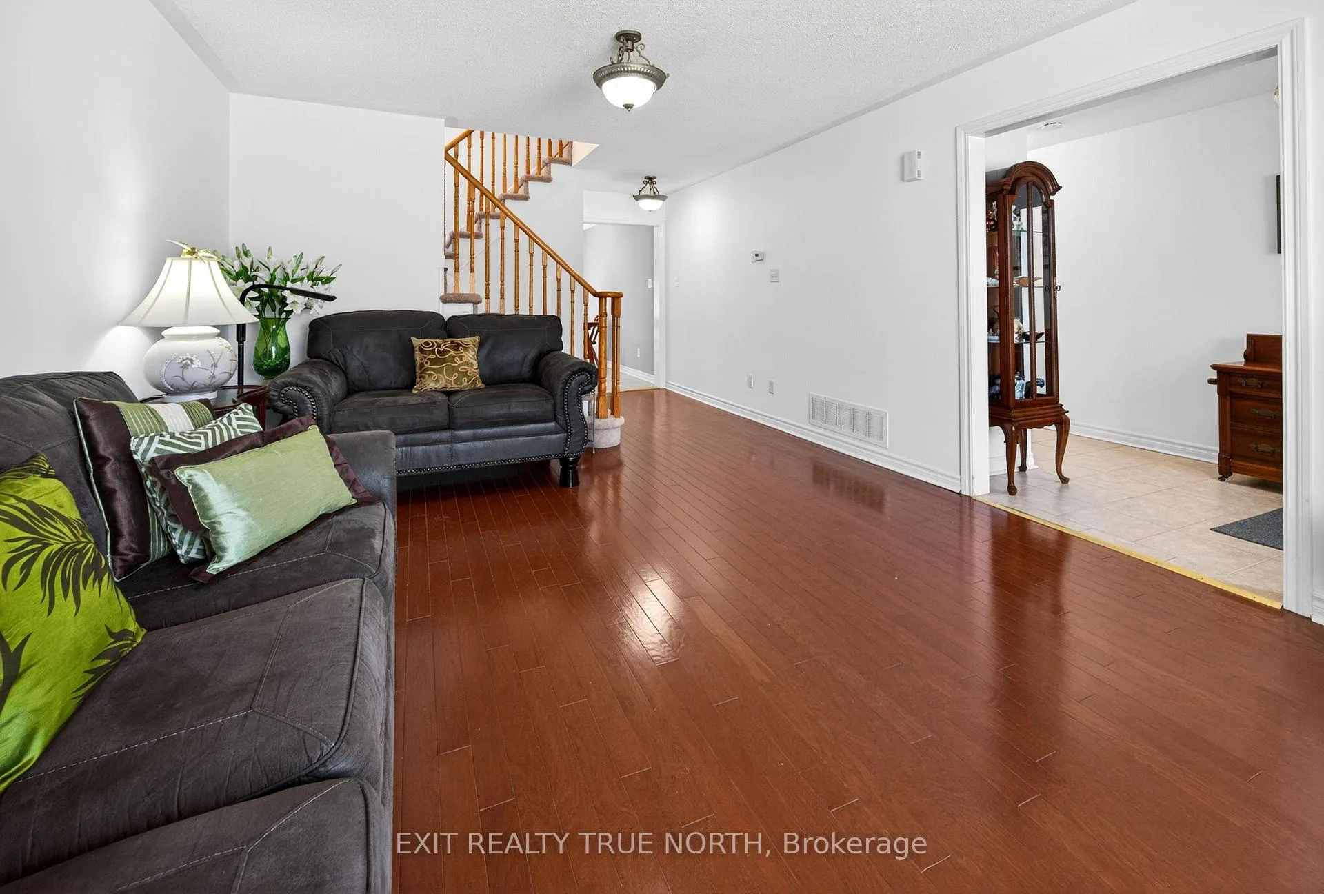 Photo 10 of 1021 Whitney Crescent, Midland — HOMEH
