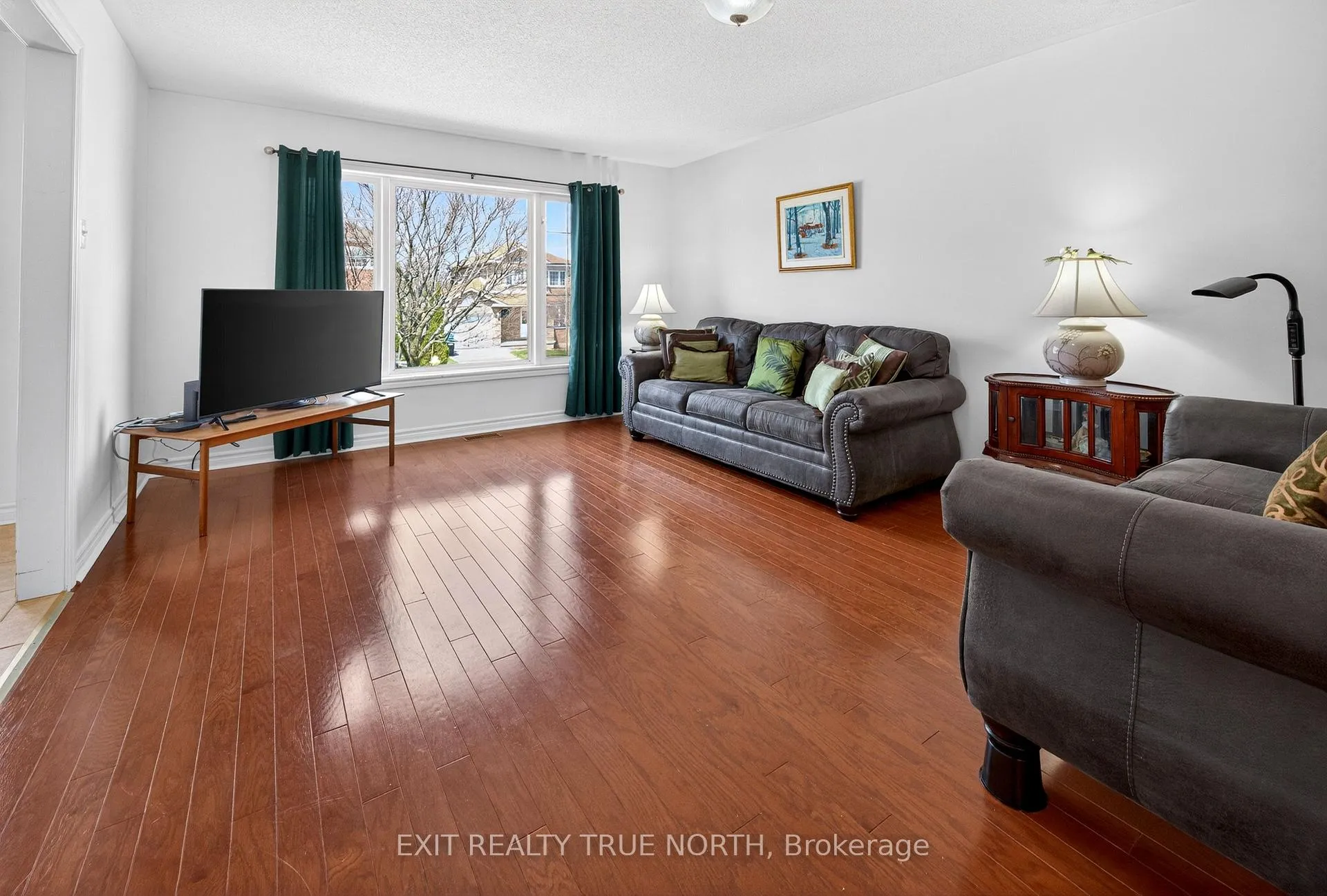 Photo 11 of 1021 Whitney Crescent, Midland — HOMEH