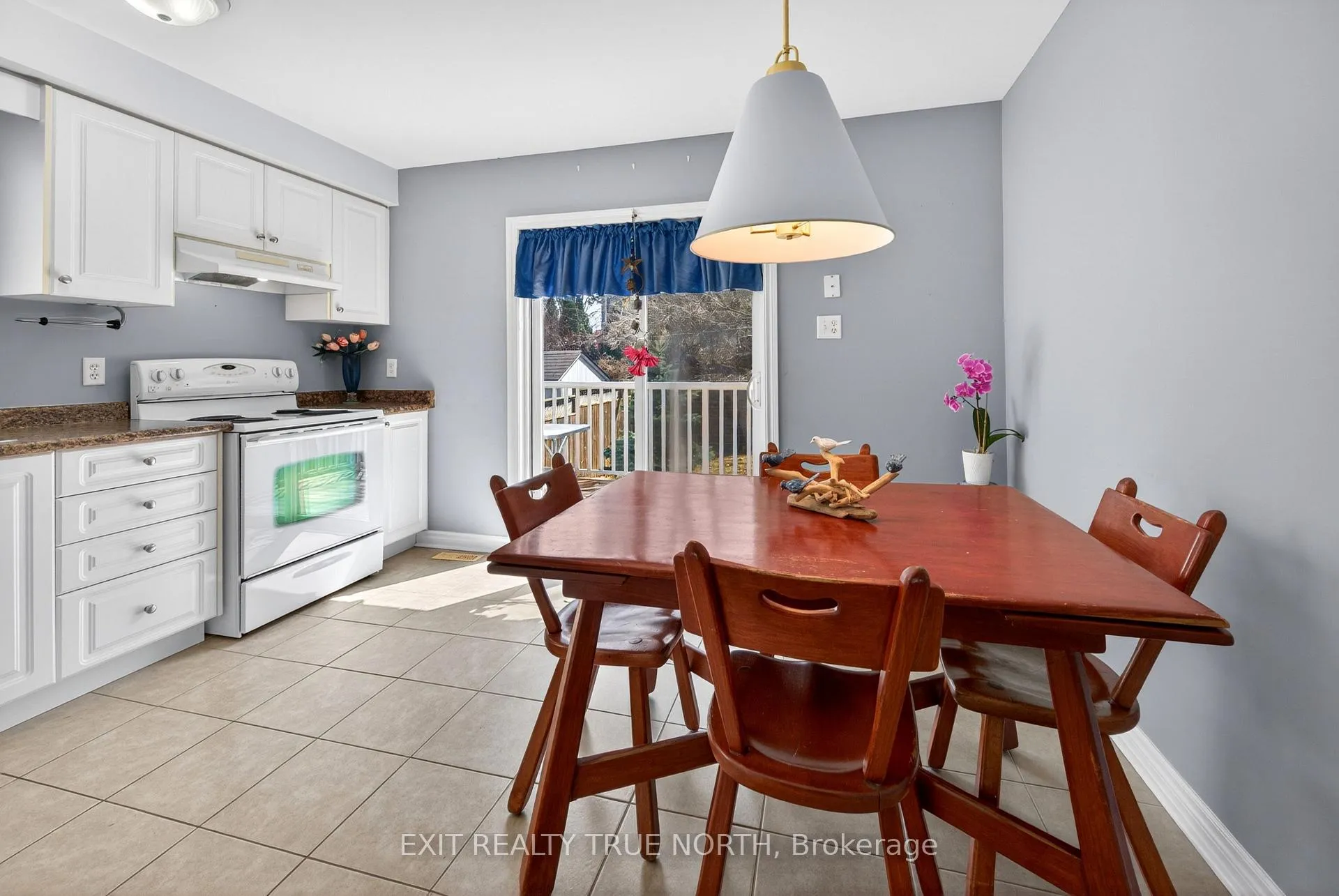 Photo 12 of 1021 Whitney Crescent, Midland — HOMEH