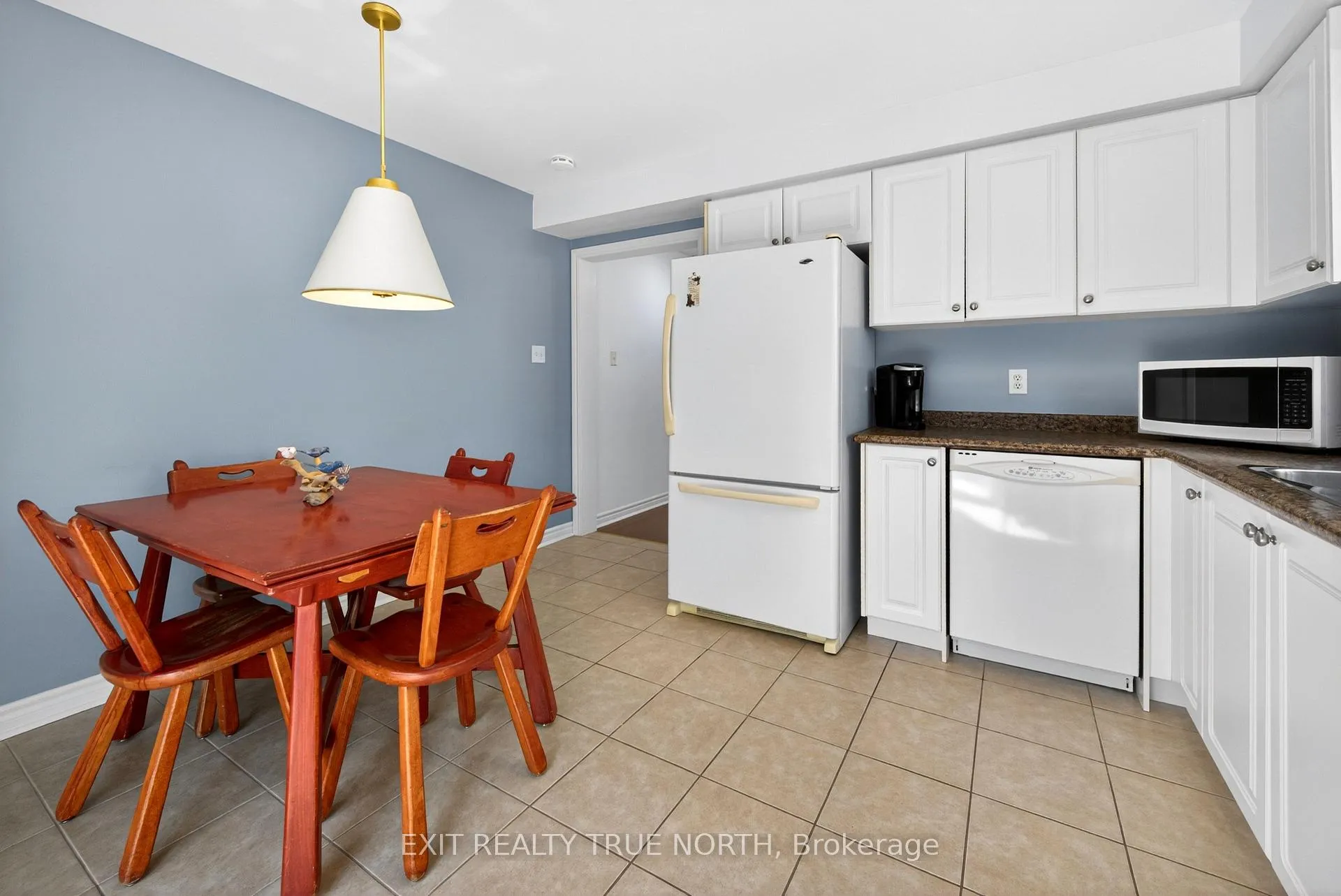 Photo 13 of 1021 Whitney Crescent, Midland — HOMEH