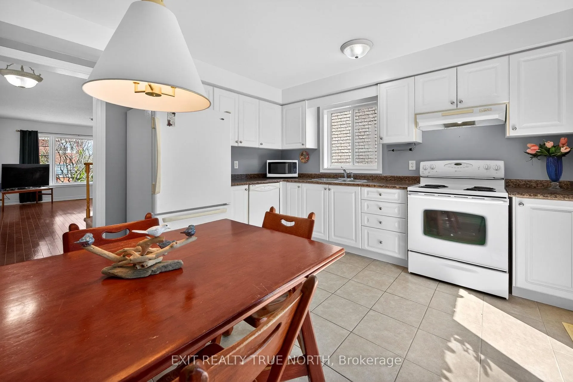 Photo 14 of 1021 Whitney Crescent, Midland — HOMEH
