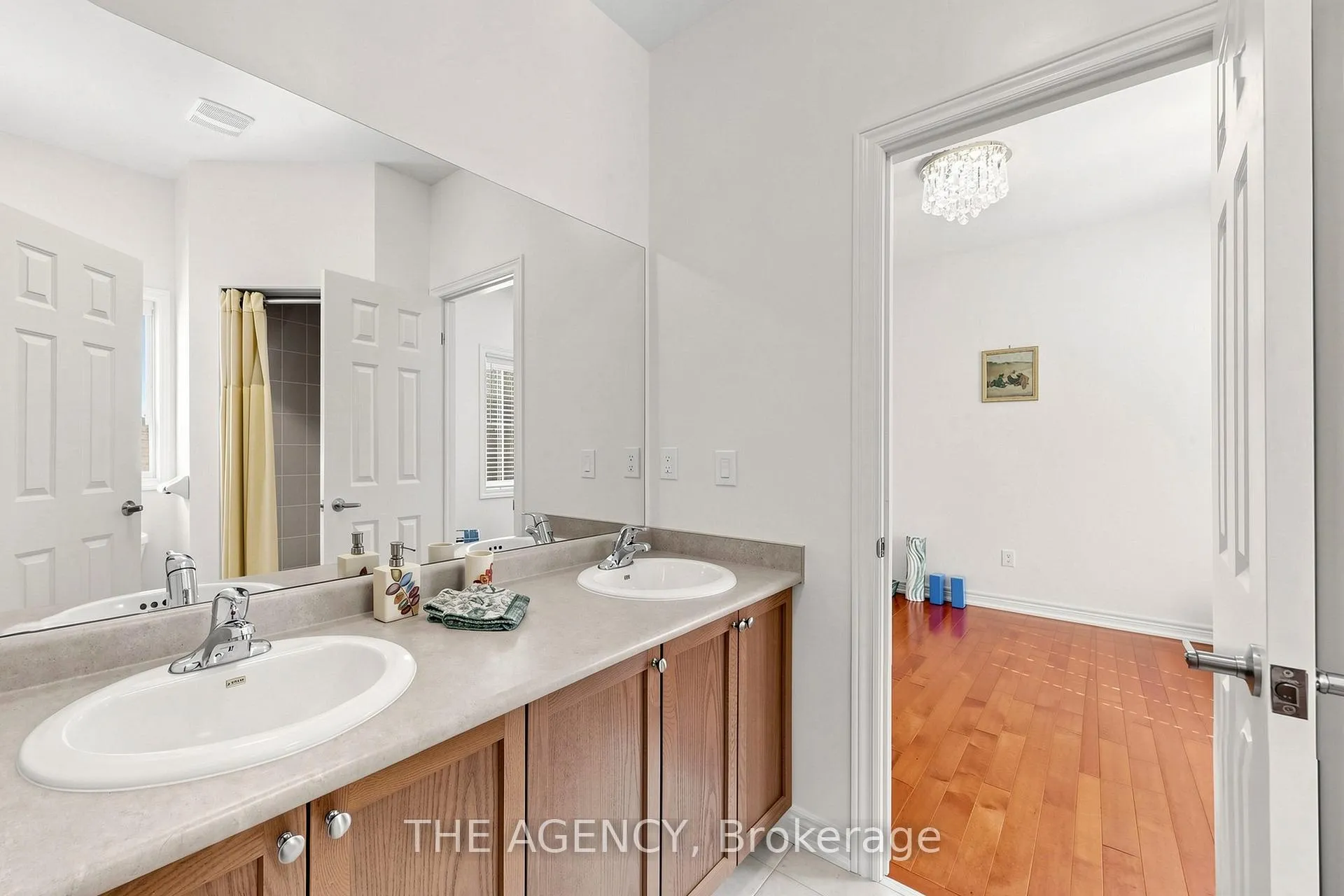 Photo 33 of 98 Fitzmaurice Drive, Vaughan, Patterson — HOMEH