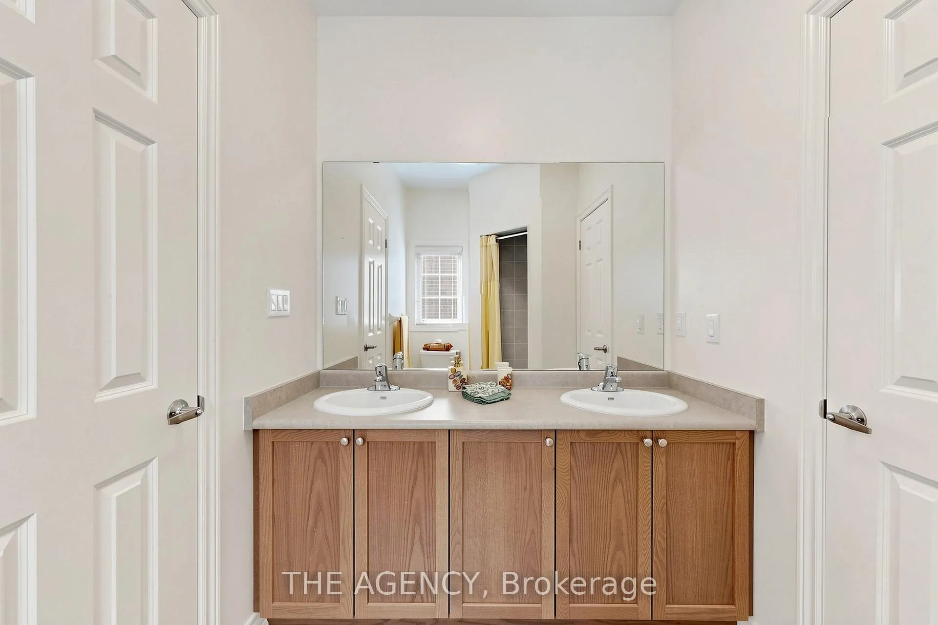 Photo 35 of 98 Fitzmaurice Drive, Vaughan, Patterson — HOMEH