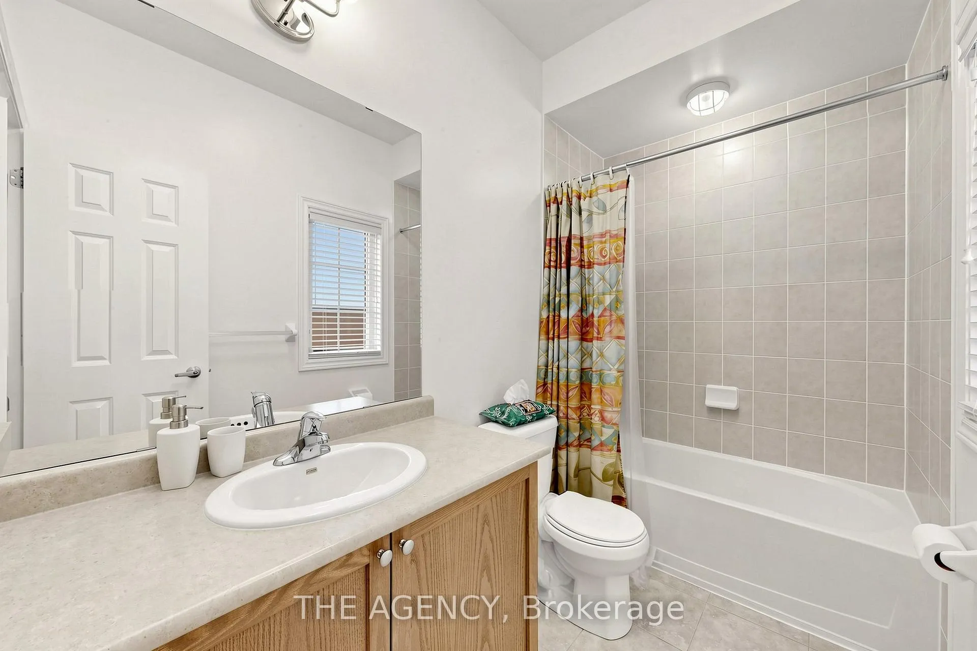 Photo 37 of 98 Fitzmaurice Drive, Vaughan, Patterson — HOMEH