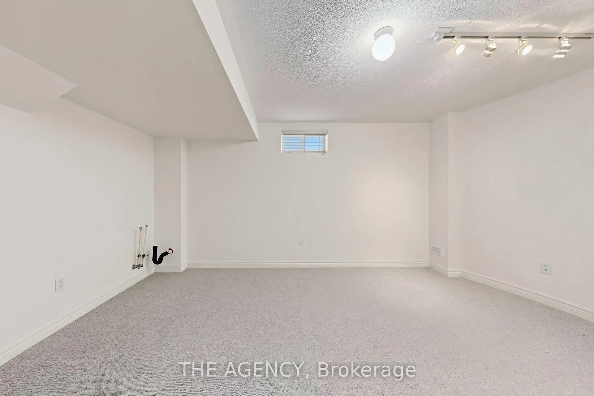 Photo 40 of 98 Fitzmaurice Drive, Vaughan, Patterson — HOMEH